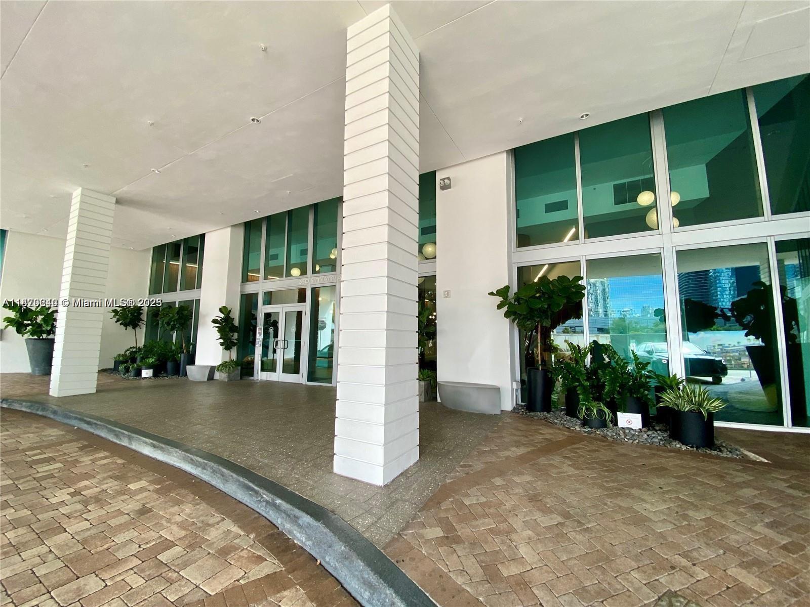 350 S Miami Ave #1905, Miami FL 33130