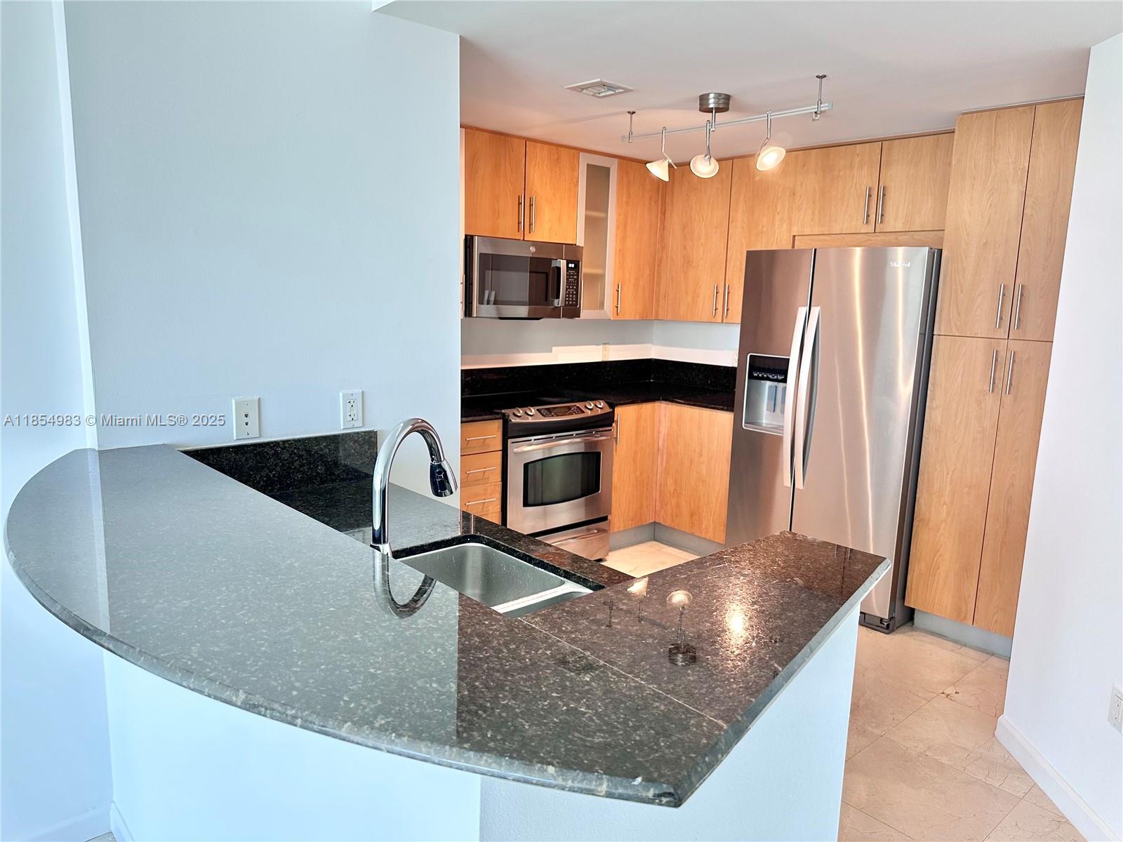 7900 Harbor Island Dr #603, North Bay Village FL 33141