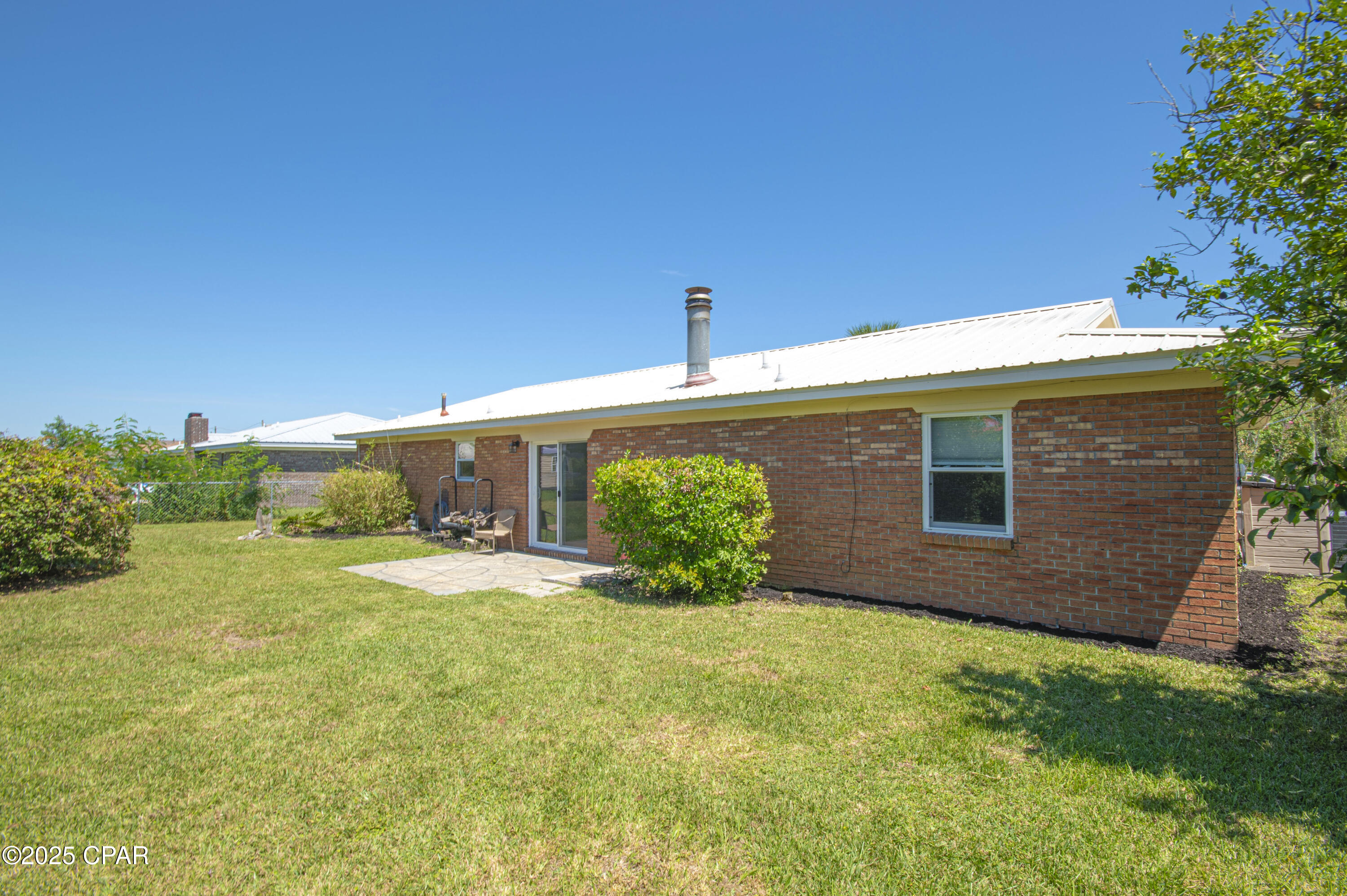 Image 61 For 1118 Comet Avenue