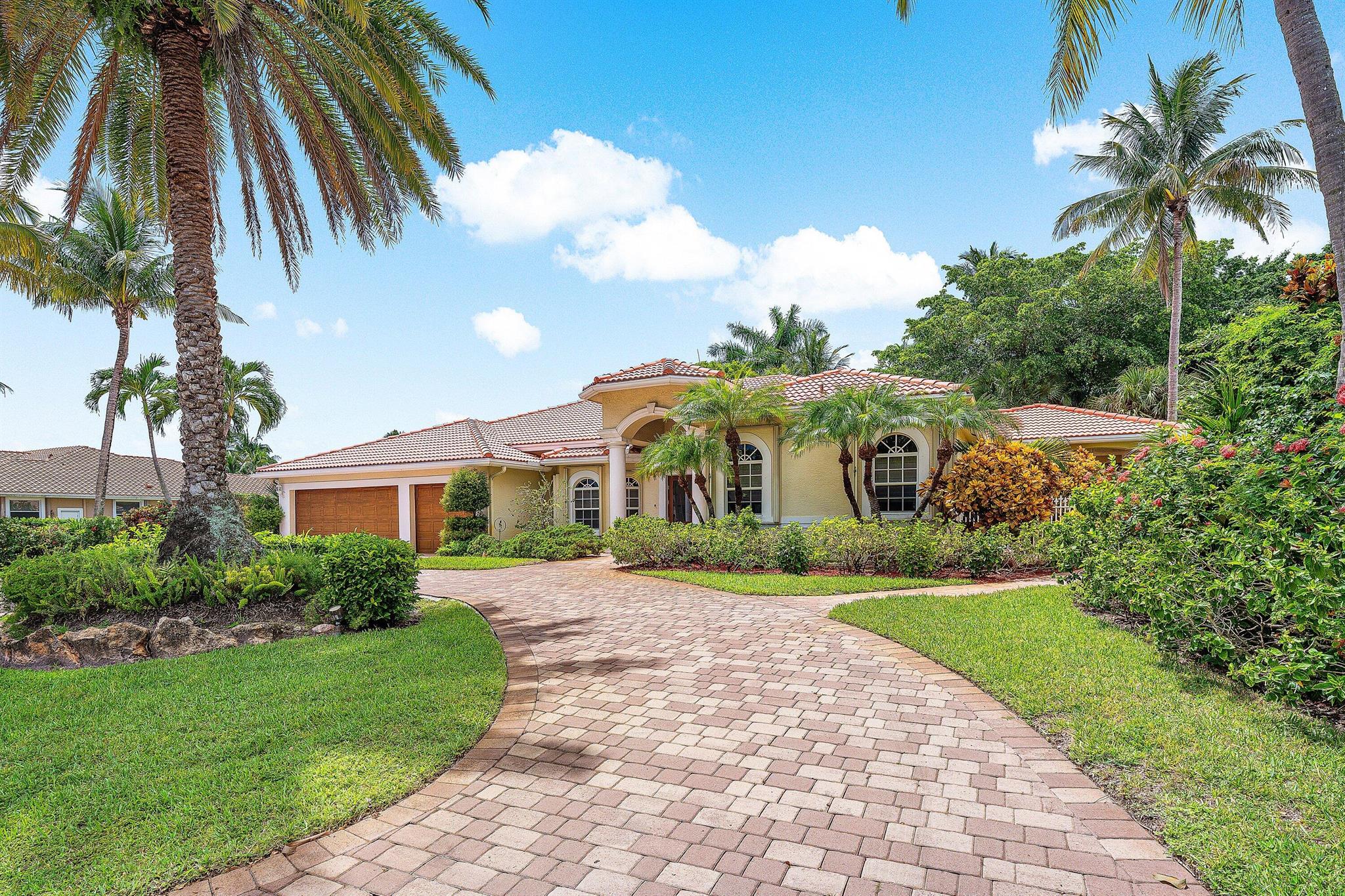 589 Country Club Drive, Atlantis, Florida 33462