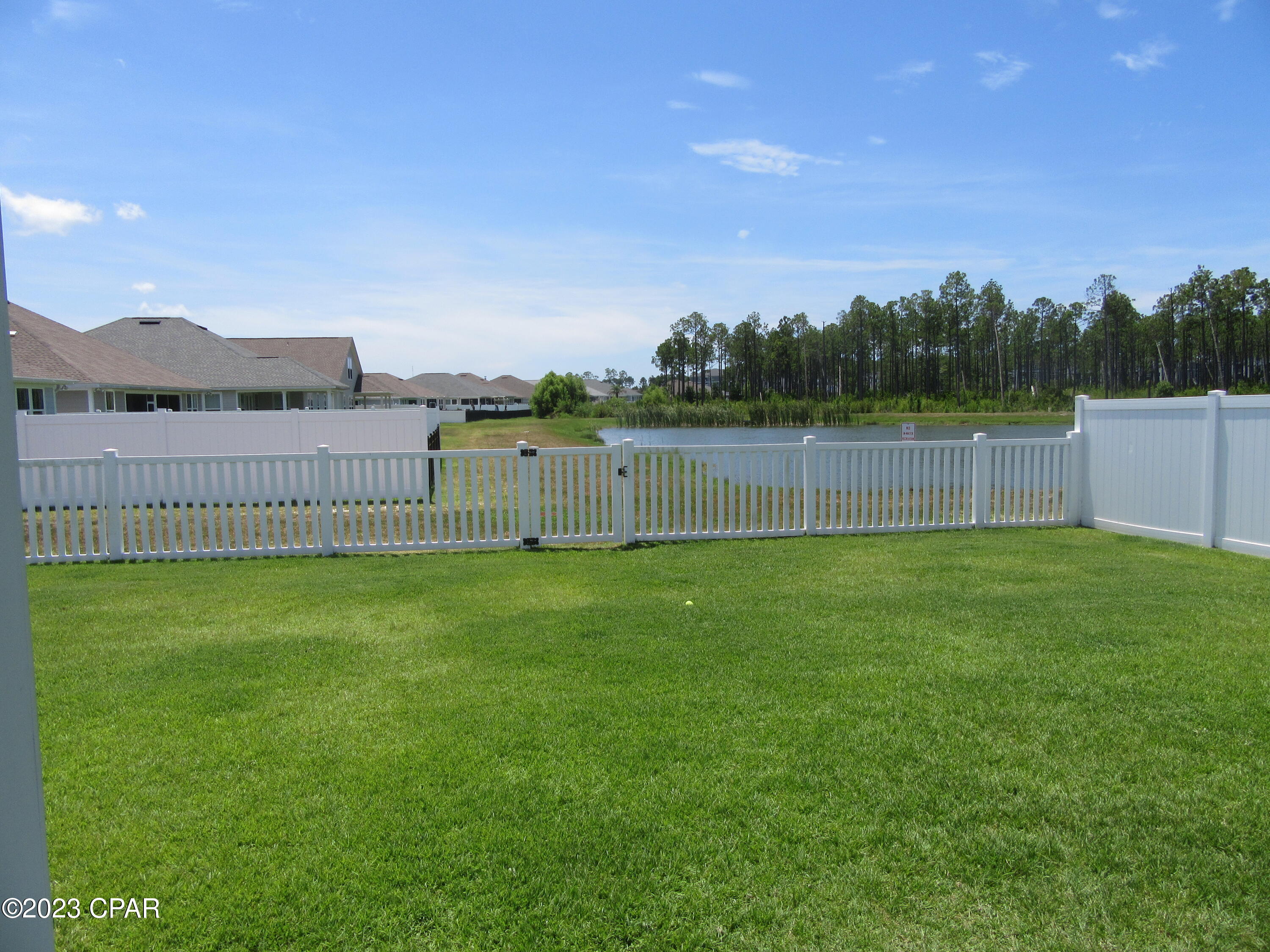 Image 4 For 404 Warren Bayou Lane