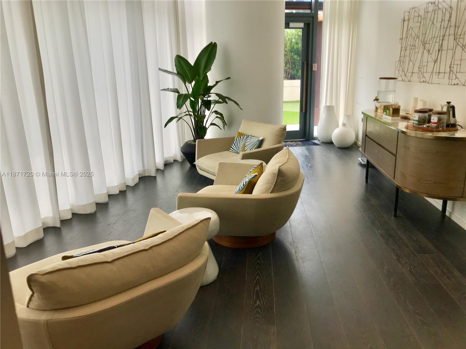 801 S Miami Ave #3909, Miami FL 33130