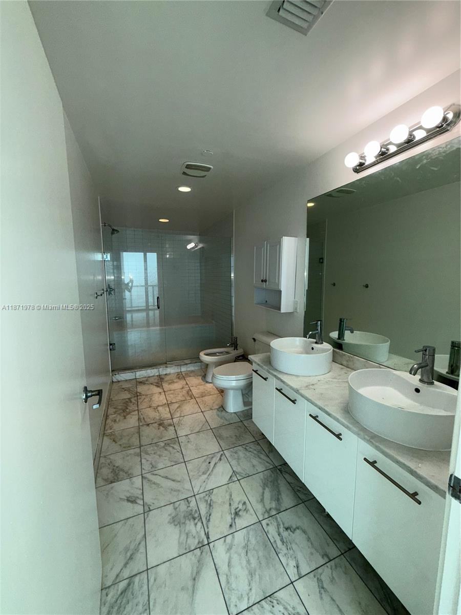 888 Biscayne Blvd #2302, Miami FL 33132