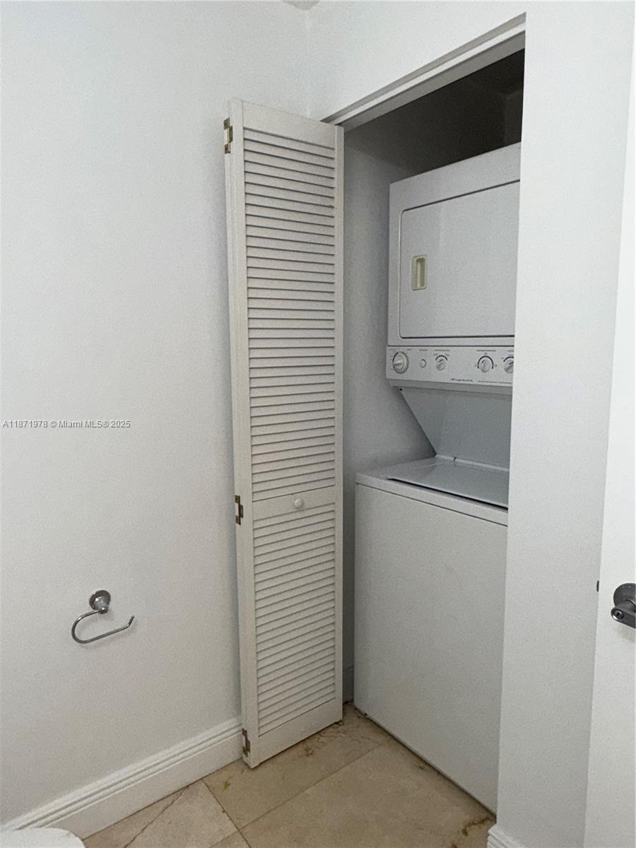 888 Biscayne Blvd #2302, Miami FL 33132