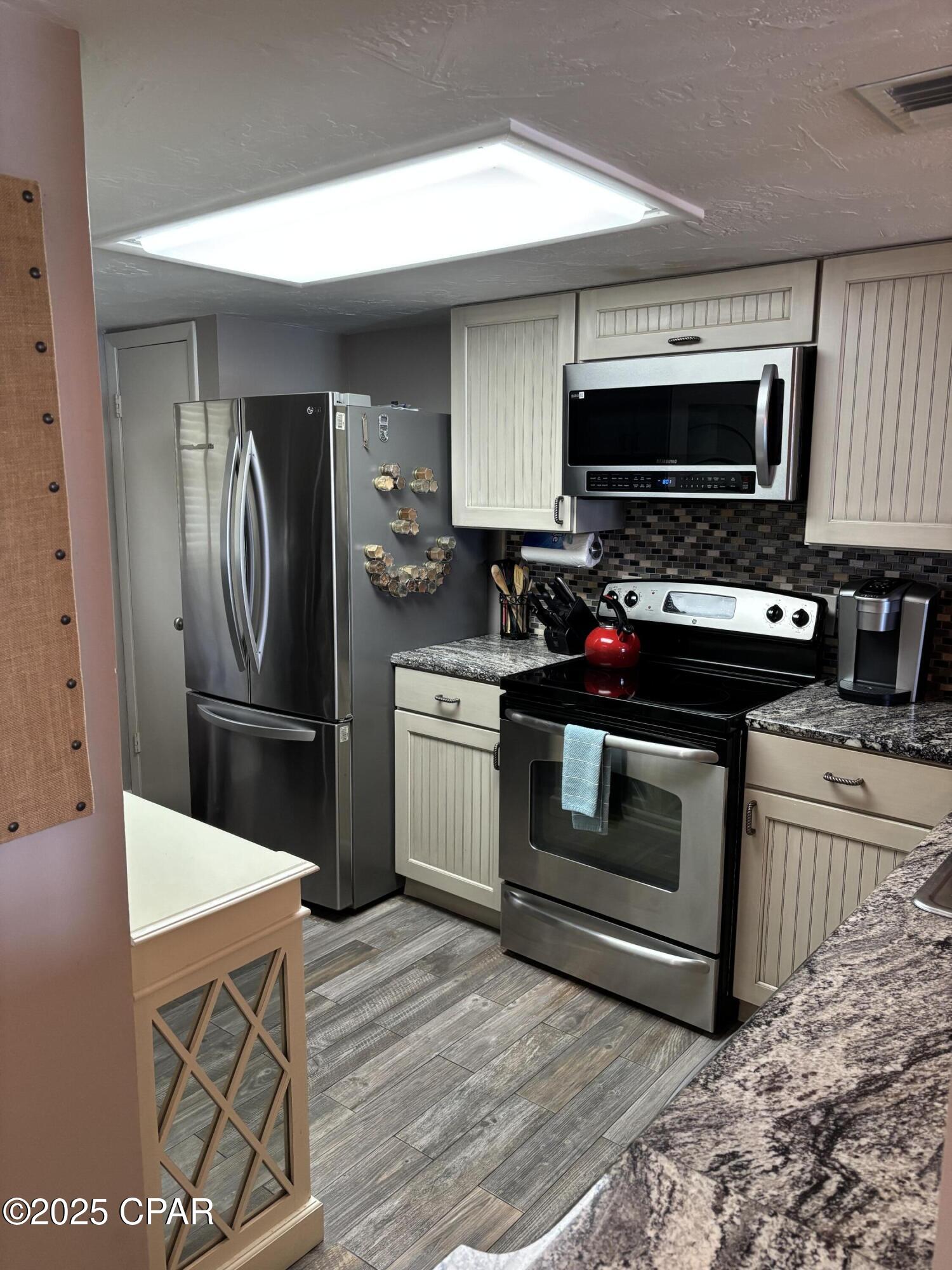 Image 6 For 4425 Thomas Drive 805