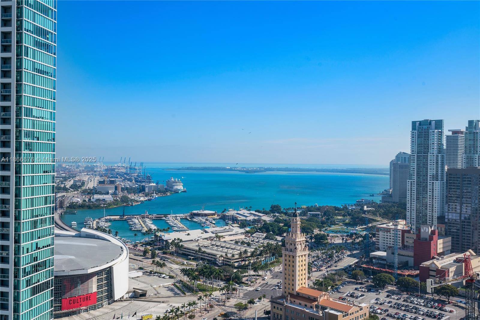 Apartamento à Venda em Miami, FL