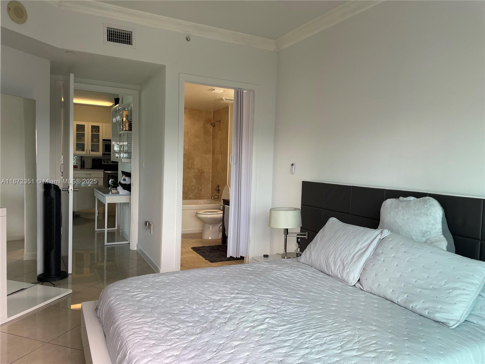 350 S Miami Ave #1113, Miami FL 33130
