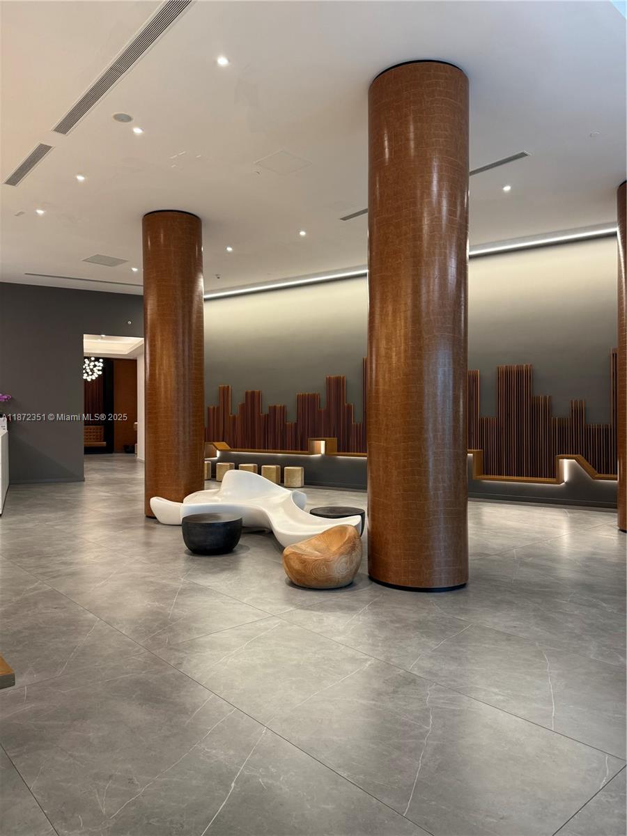 350 S Miami Ave #1113, Miami FL 33130