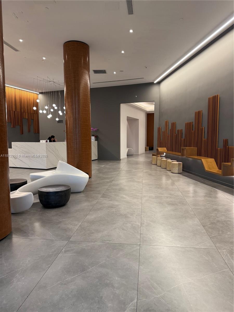 350 S Miami Ave #1113, Miami FL 33130