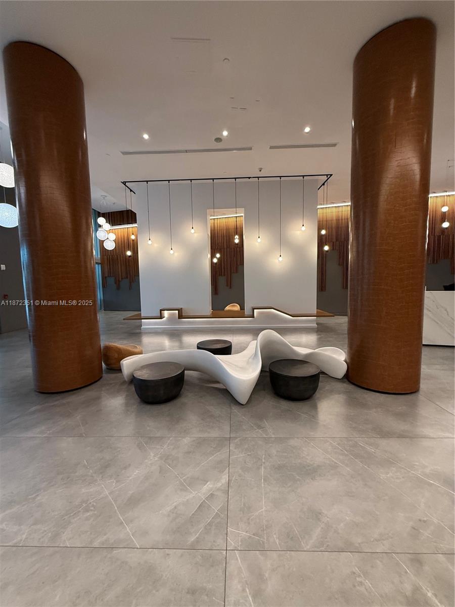 350 S Miami Ave #1113, Miami FL 33130