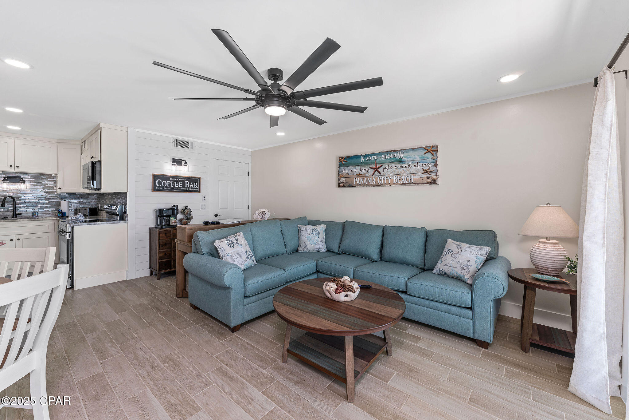 Image 2 For 8743 Thomas Drive 422