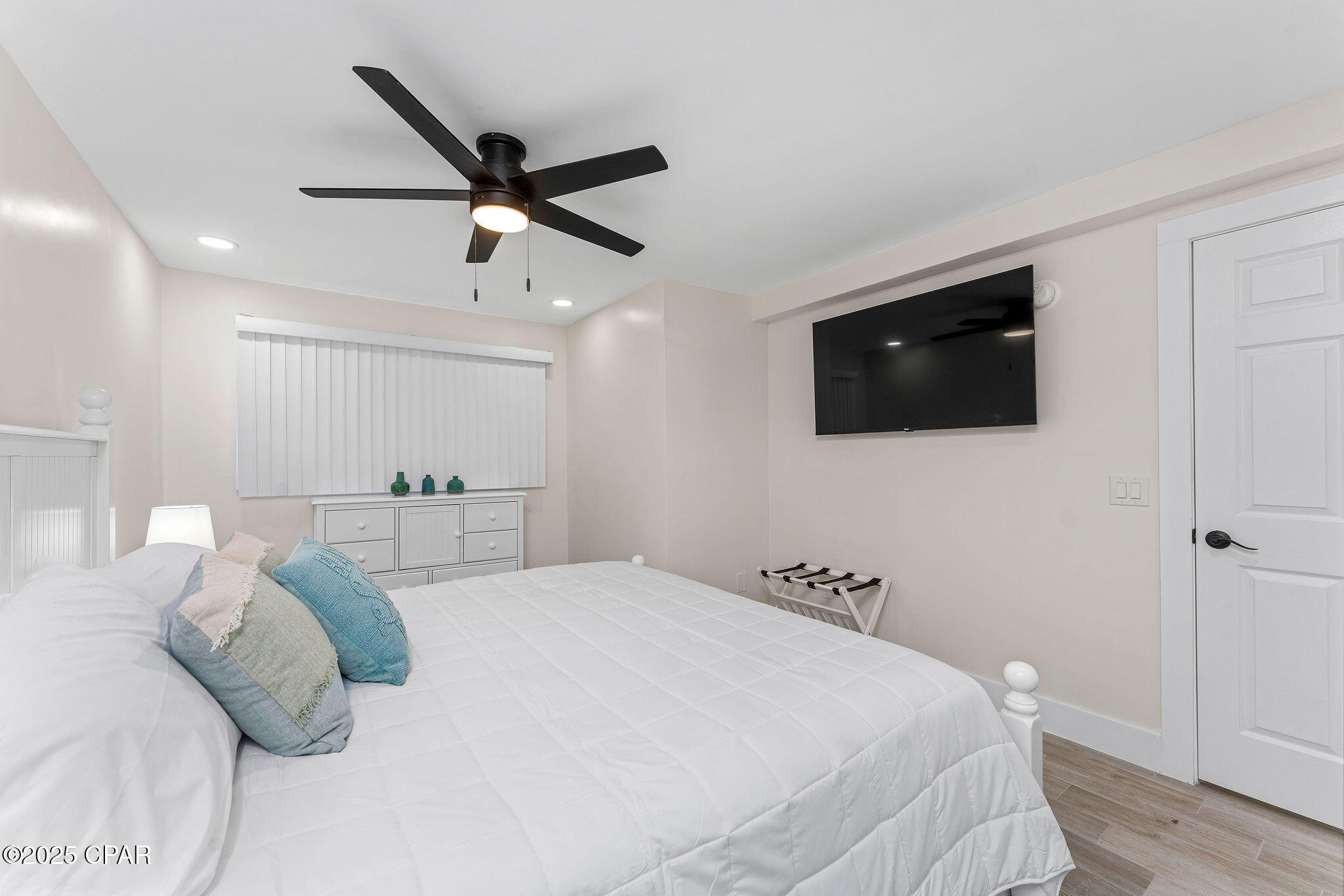 Image 20 For 8743 Thomas Drive 422