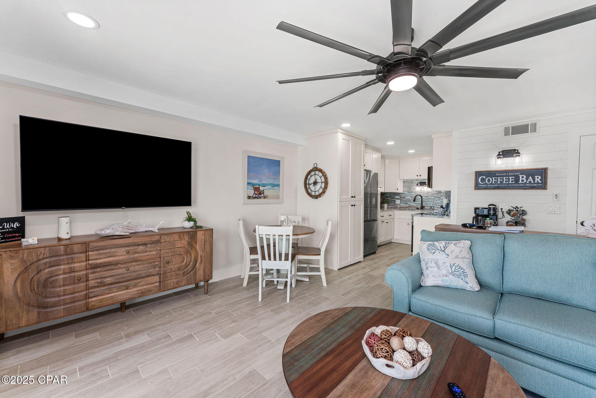 Image 3 For 8743 Thomas Drive 422