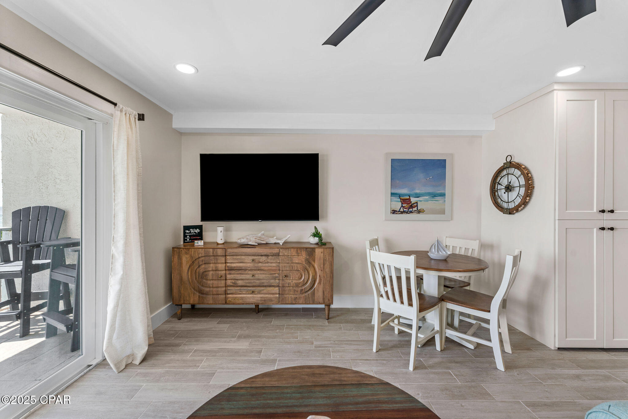 Image 4 For 8743 Thomas Drive 422