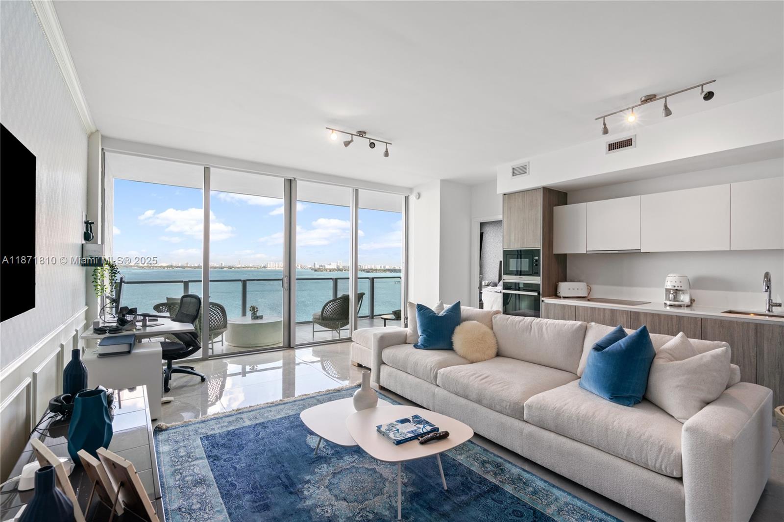 Condo for Sale in Miami, FL