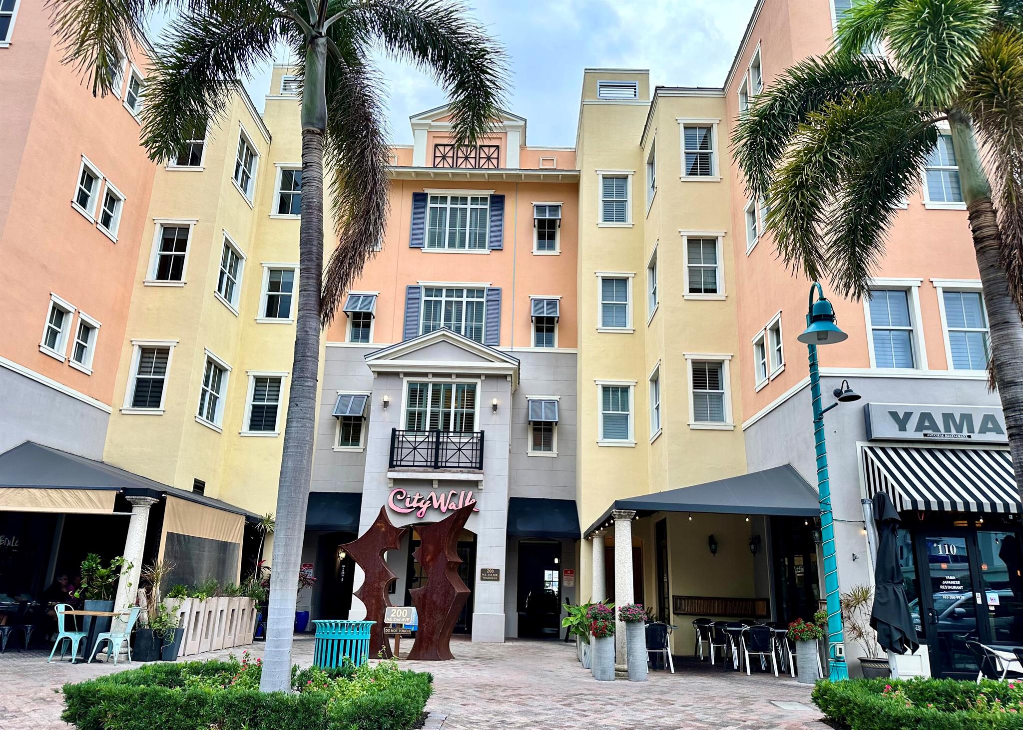 City Walk At Pineapple Gr