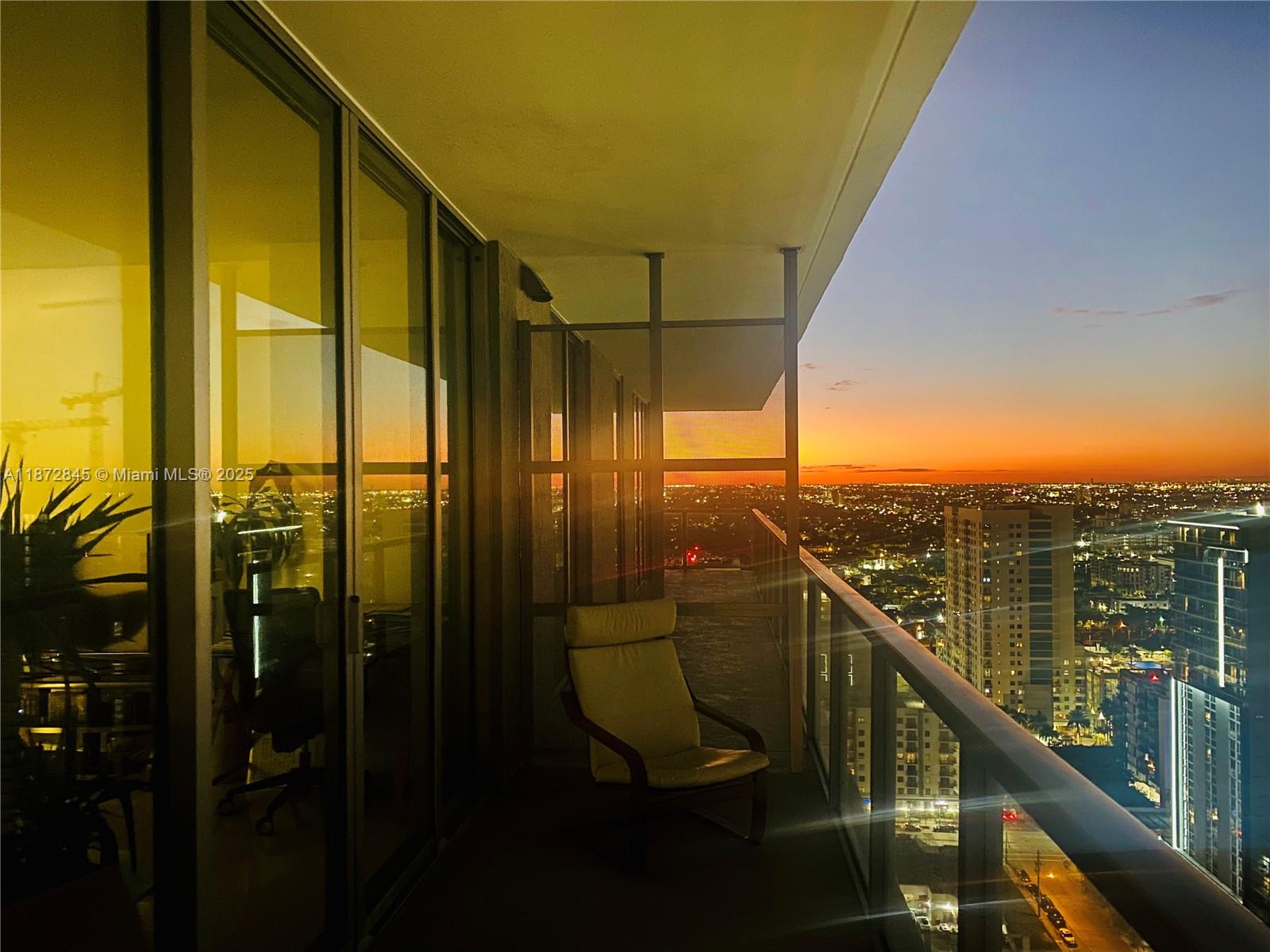 The Axis On Brickell Cond