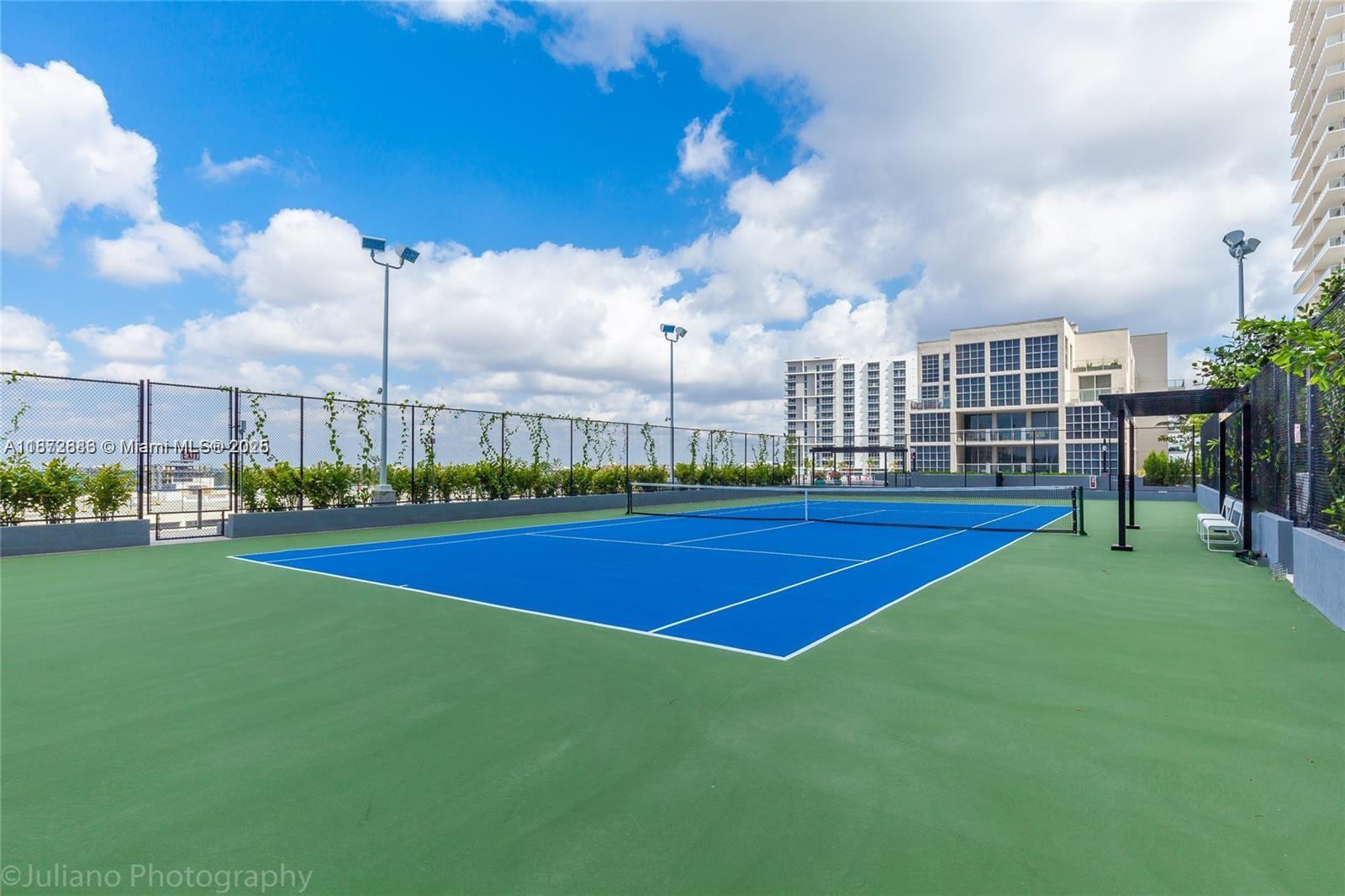 121 NE 34th St #1007, Miami FL 33137