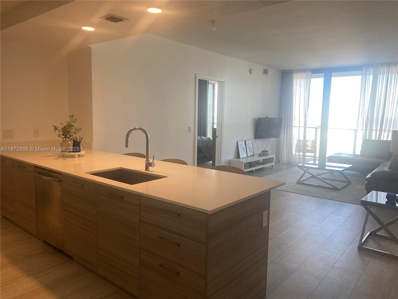 121 NE 34th St #1007, Miami FL 33137