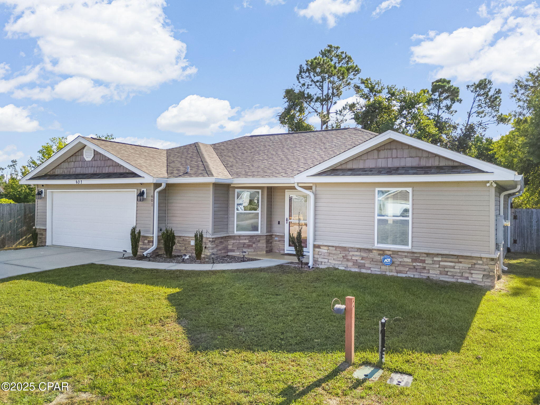 601 Diamonte Circle