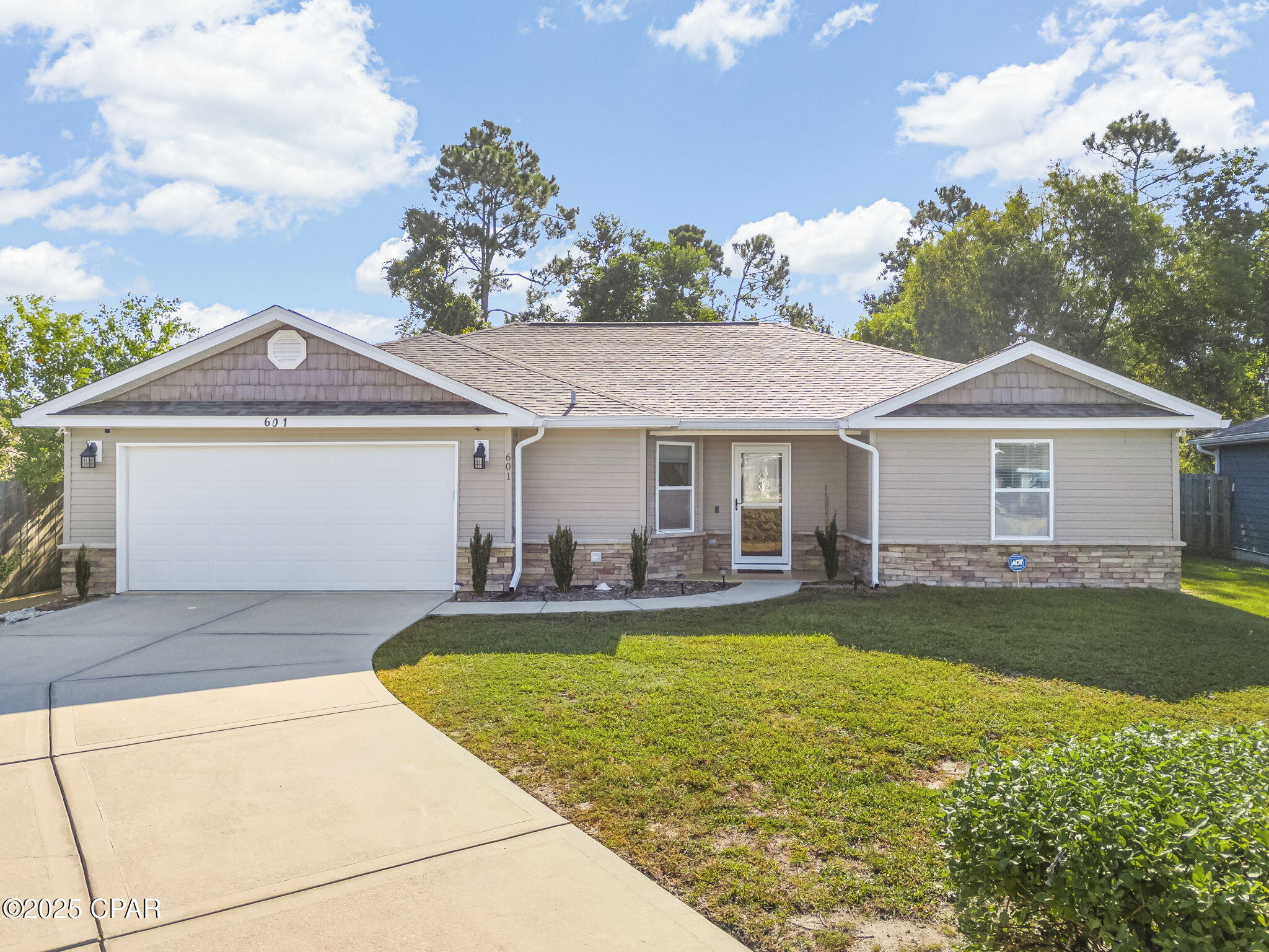 Image 2 For 601 Diamonte Circle