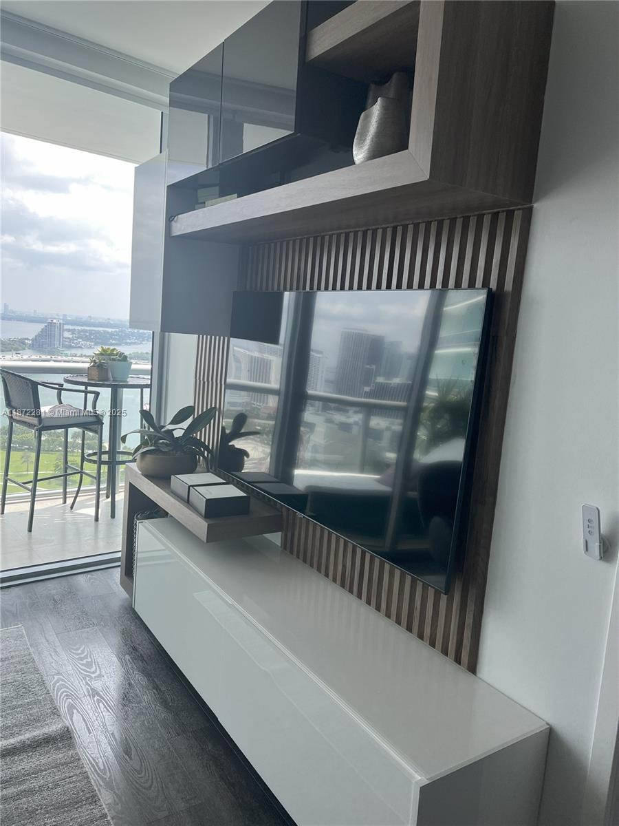 888 Biscayne Blvd #3311, Miami FL 33132