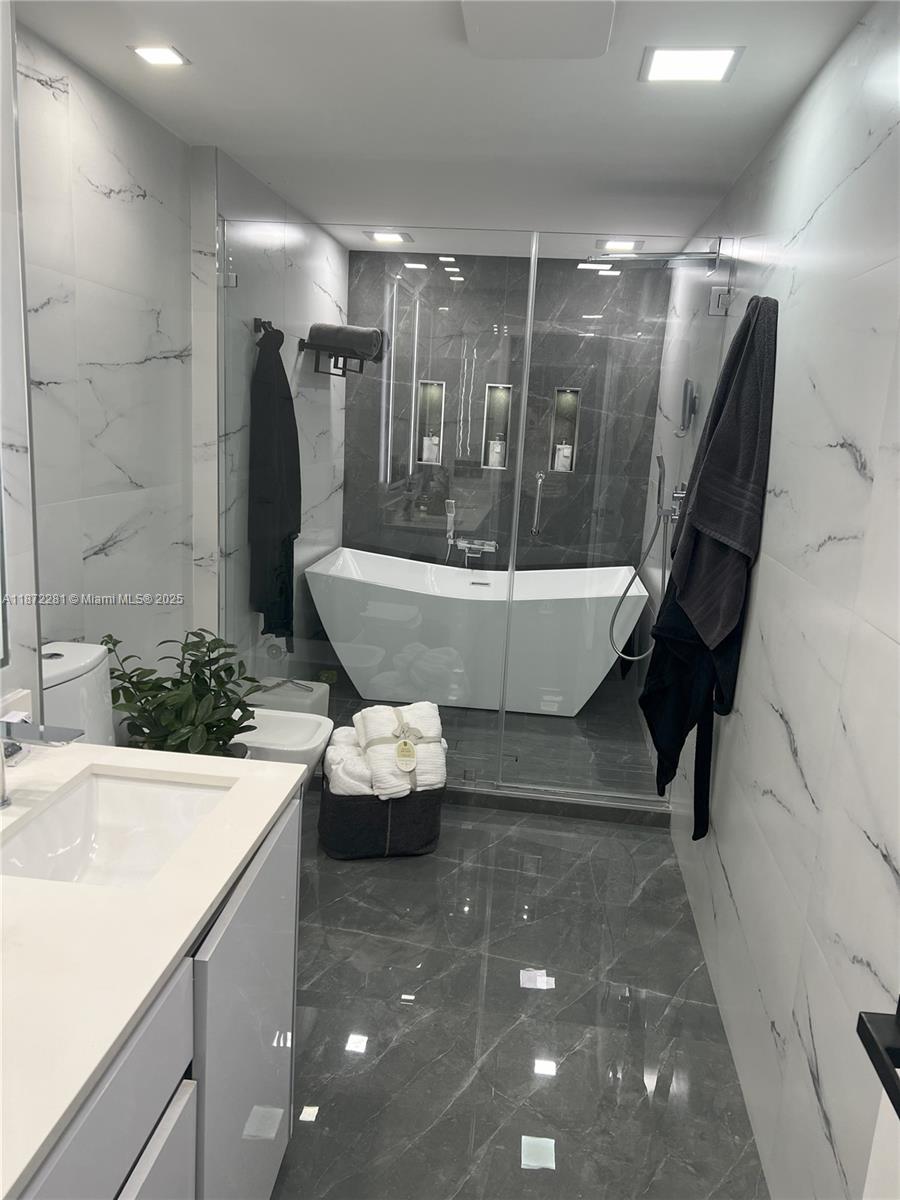 888 Biscayne Blvd #3311, Miami FL 33132