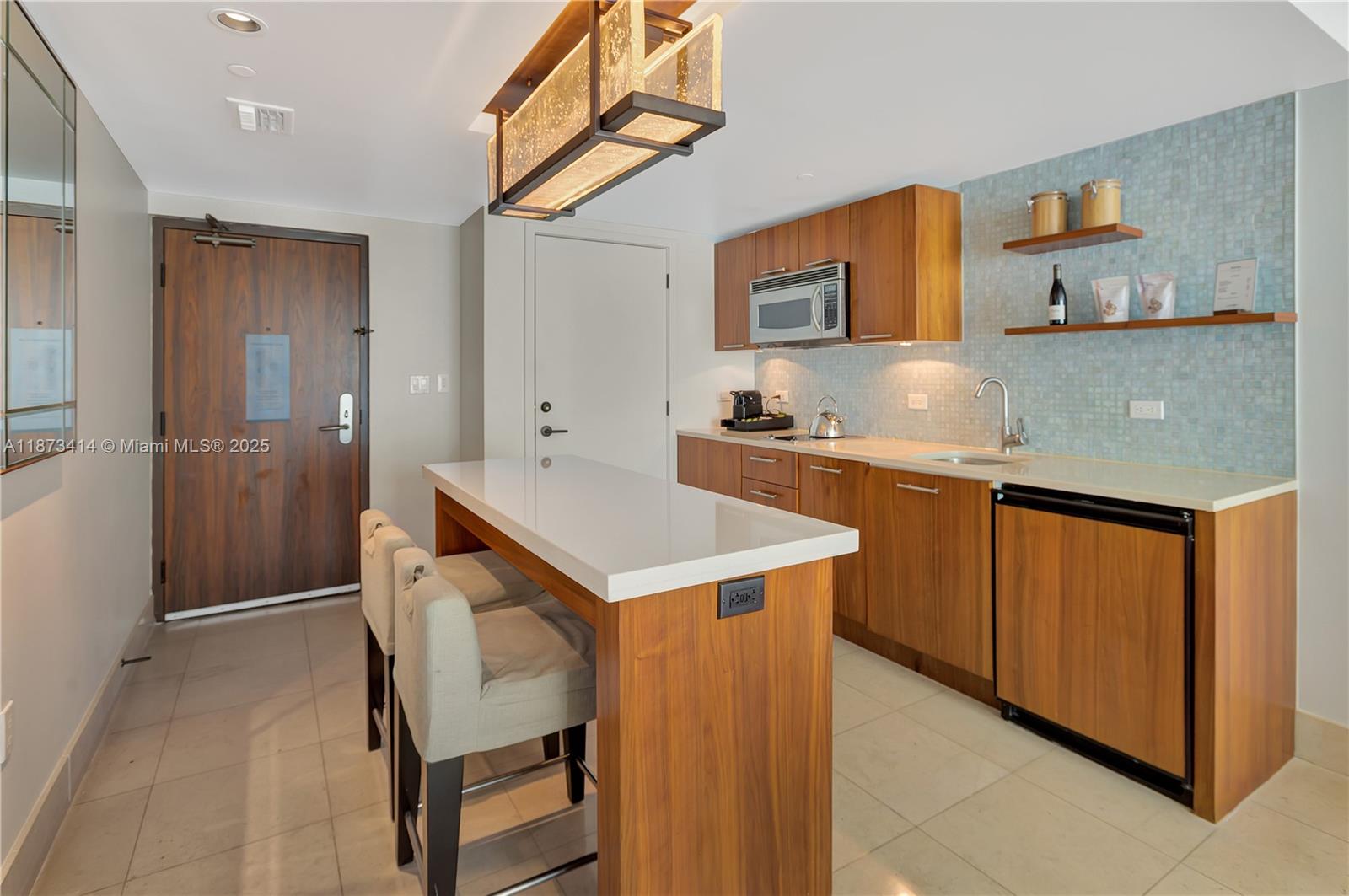 6801 Collins Ave #806, Miami Beach FL 33141