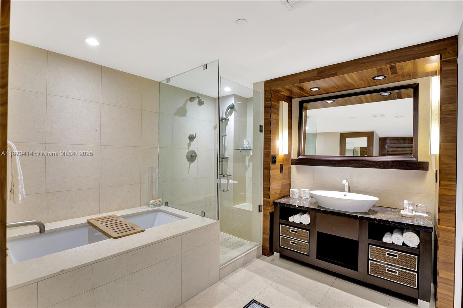6801 Collins Ave #806, Miami Beach FL 33141