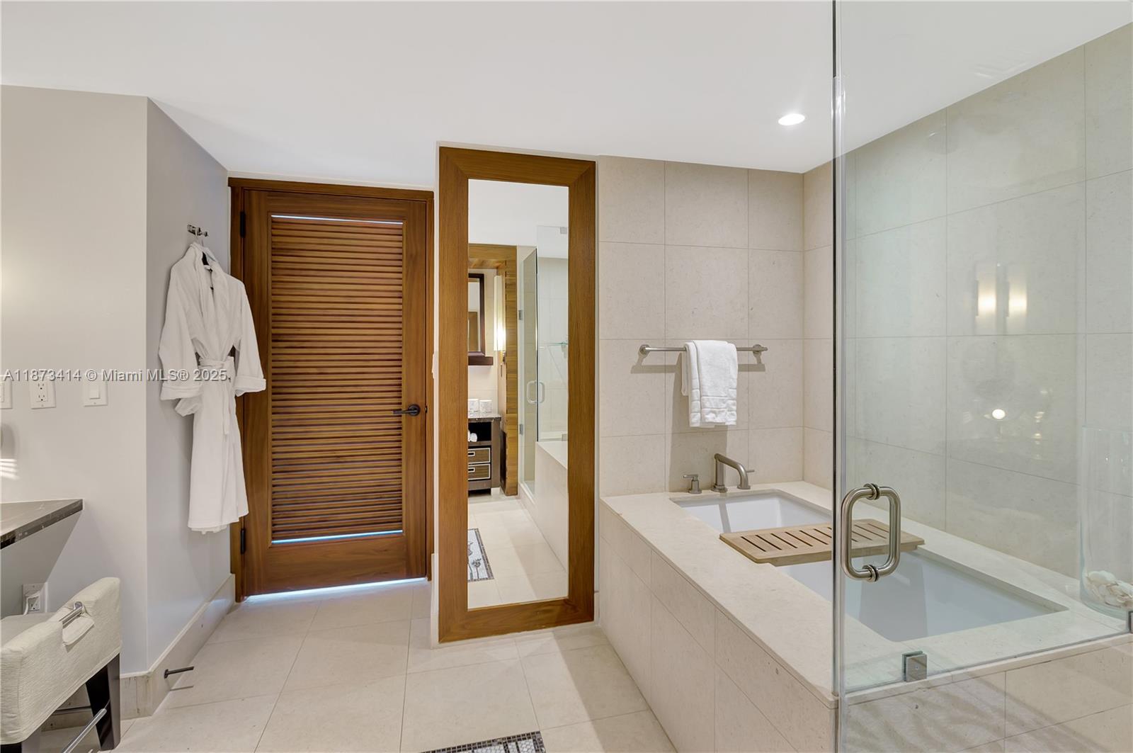 6801 Collins Ave #806, Miami Beach FL 33141