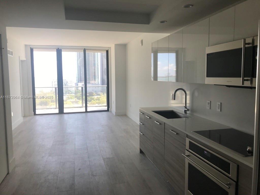 121 NE 34th St #1406, Miami FL 33137