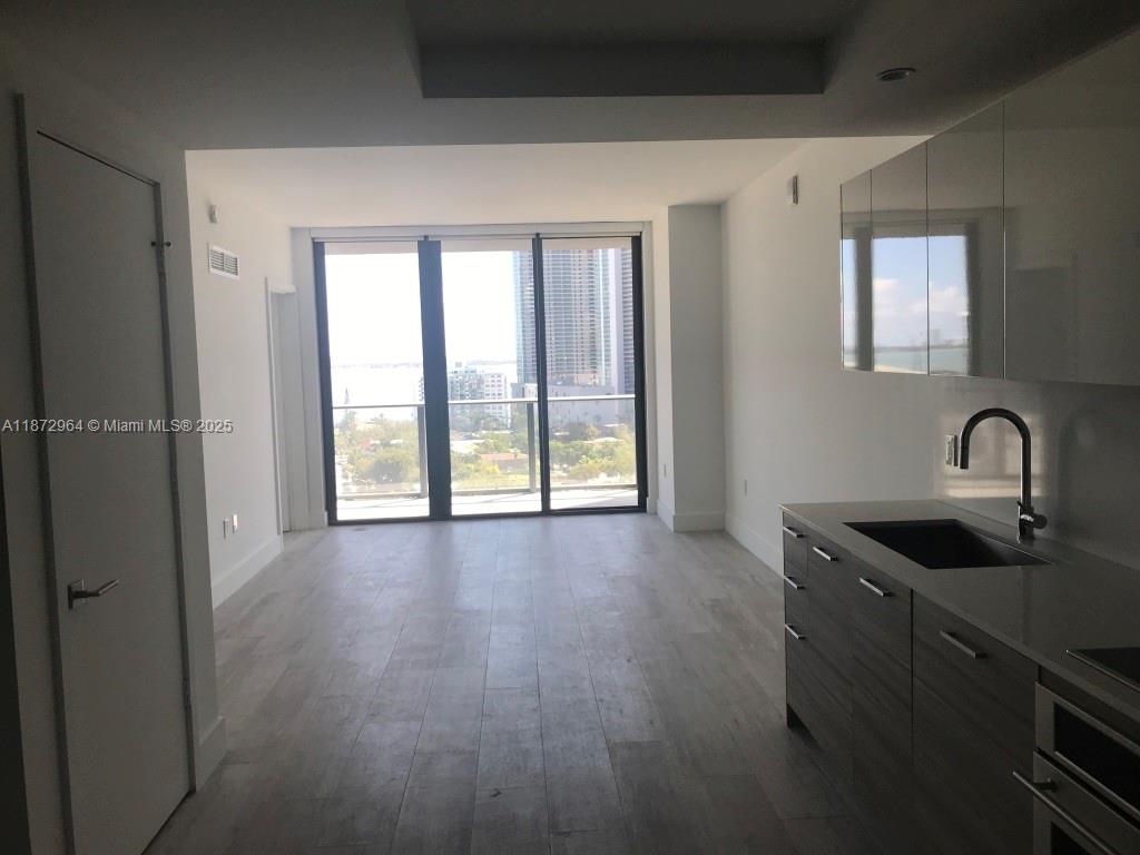 121 NE 34th St #1406, Miami FL 33137