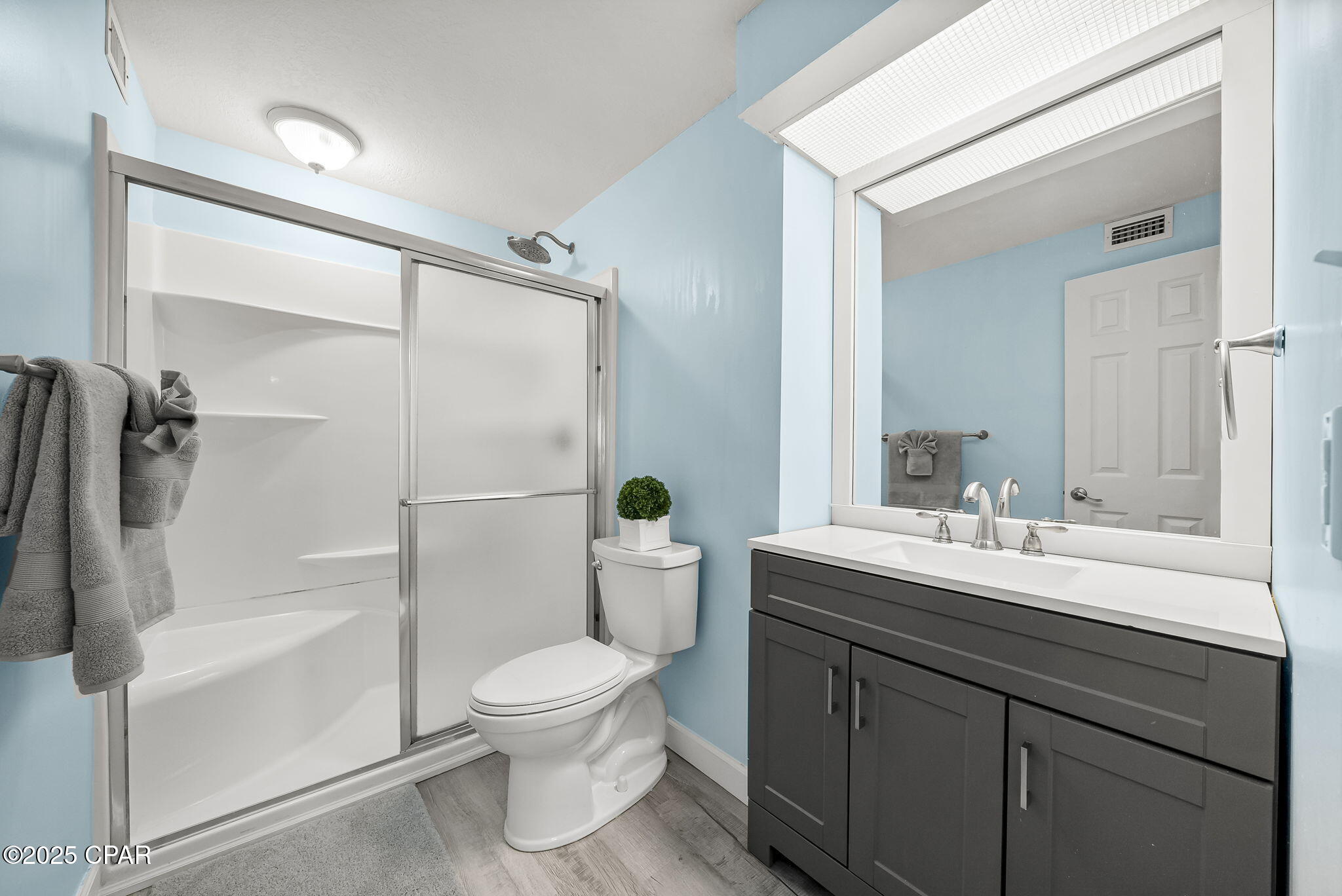 Image 15 For 8727 Thomas Drive B13