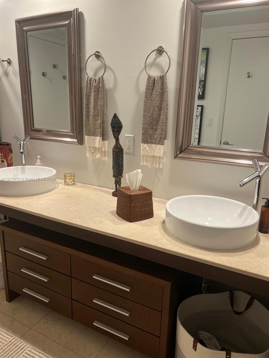 495 Brickell Ave #1007, Miami FL 33131