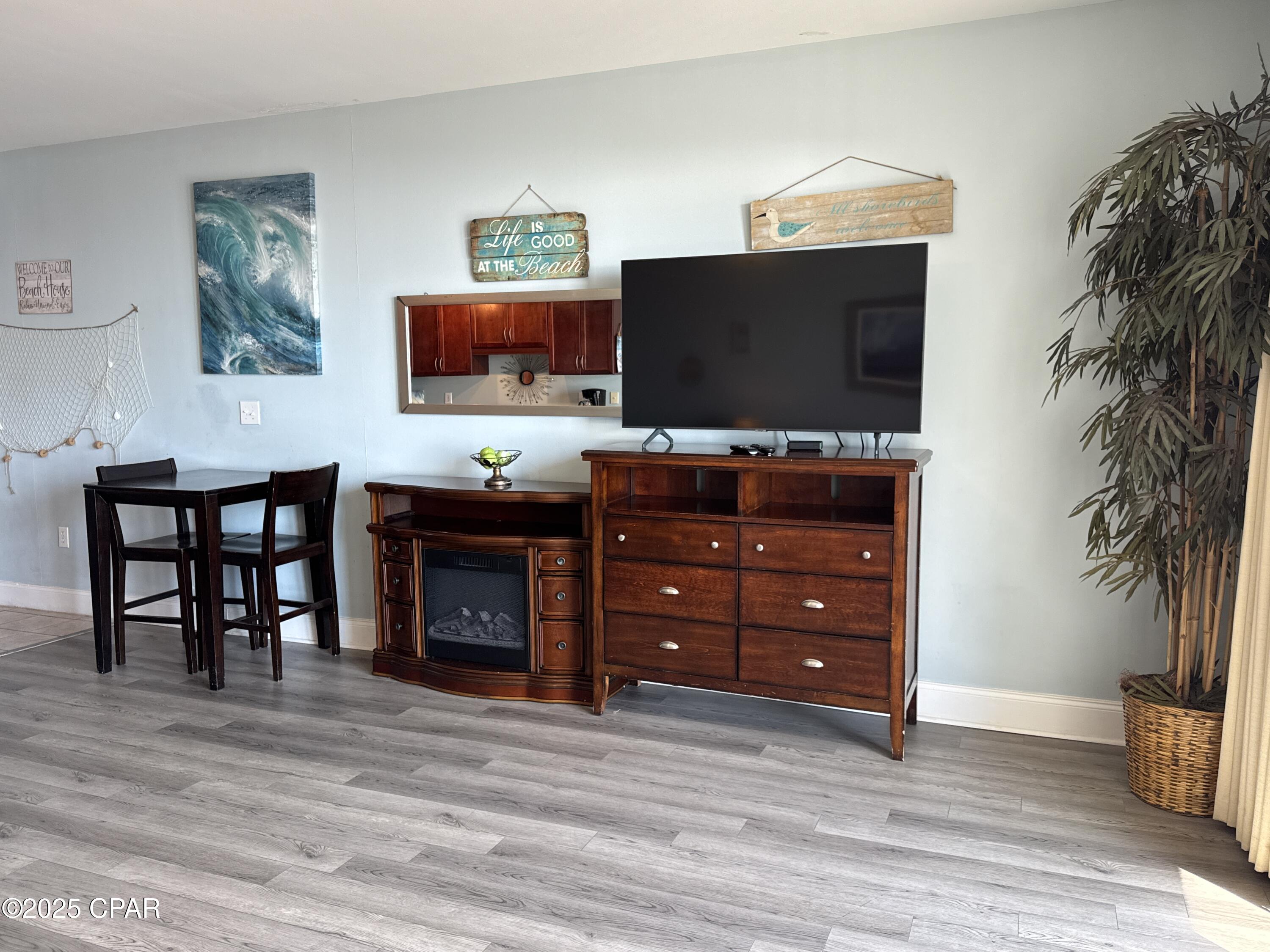 Image 8 For 9860 Thomas Drive 613