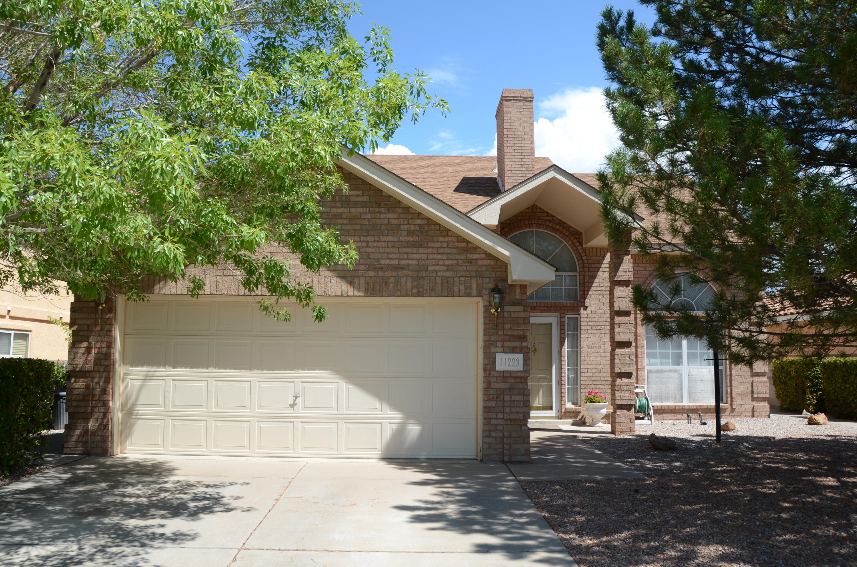 Located In the highly desirable Willow Wood neighborhood. Excellent floorplan is light and open. Enjoy a spacious living room with custom fireplace, built-ins, raised ceilings, plus a formal dining room. Kitchen offers stylish cabinets, plenty of counterspace, gas stove, and sunny breakfast nook. Appliances convey. Spacious primary suite featuring walk-in closet, patio access and a  bathroom with garden tub, separate shower, and double sinks. Private primary suite is on the main level. Close to Sandia Labs, Kirtland AFB, the Tech Area and Manzano Mesa Multi-Gen Center. Pride of ownership!