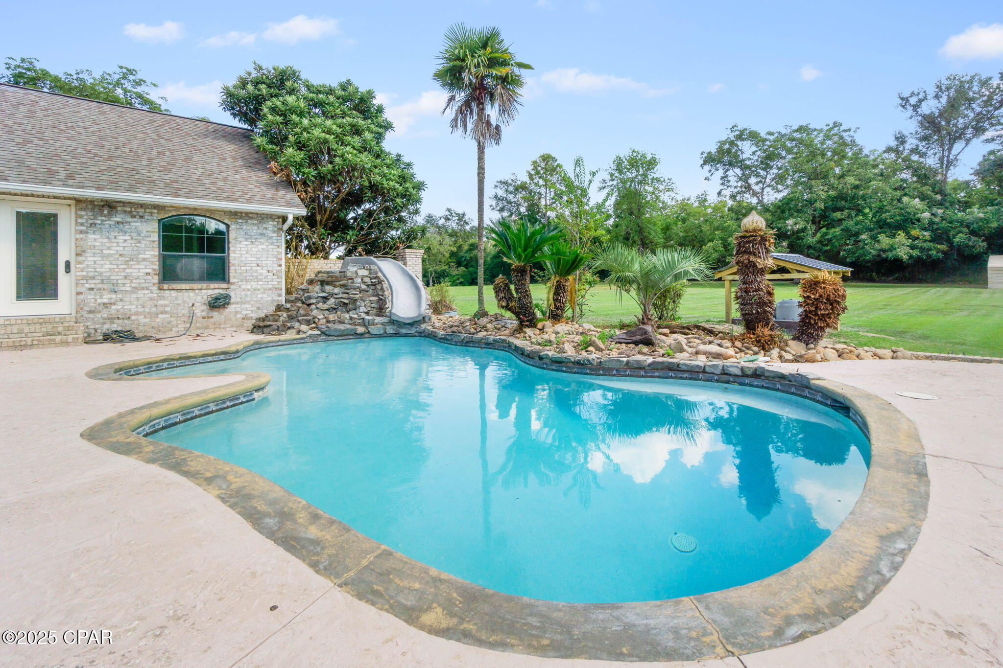 5dxms4zebq_tduagmqaxgmuaridjdt4e0gsfgcd_ucc