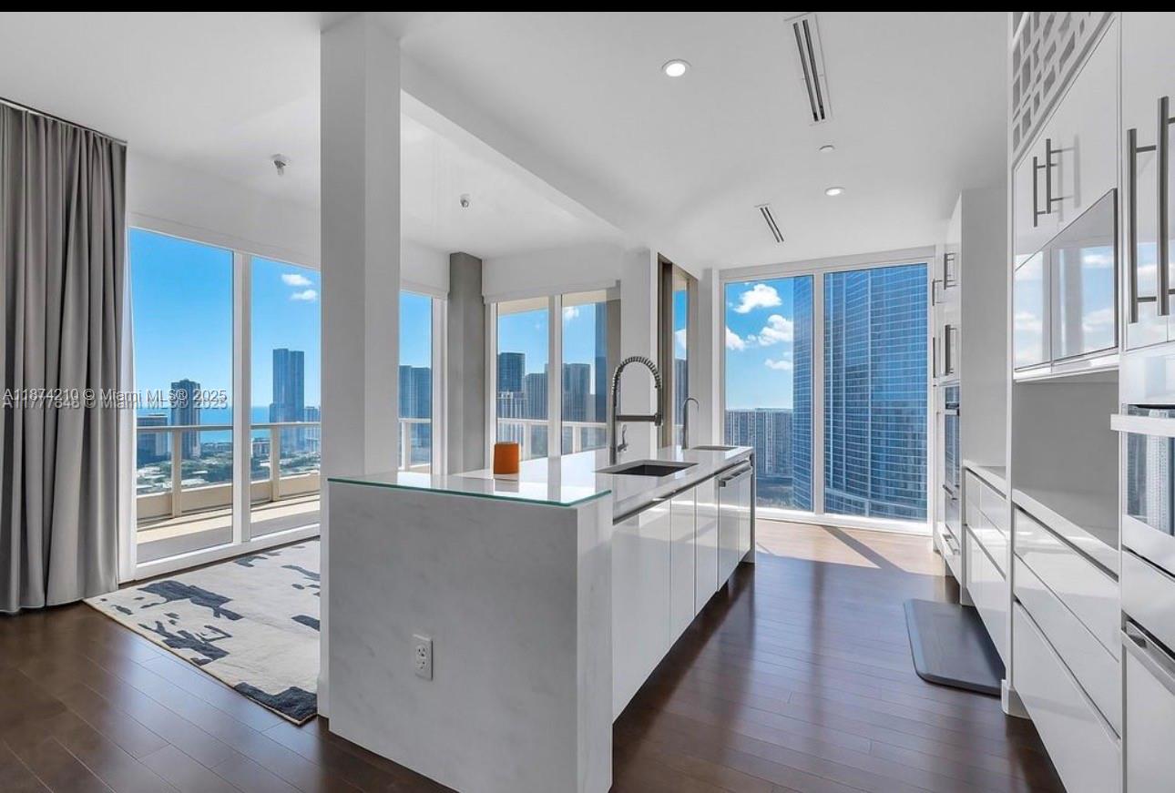 900 Brickell Key Blvd Unit 2904, Miami, Florida 33131