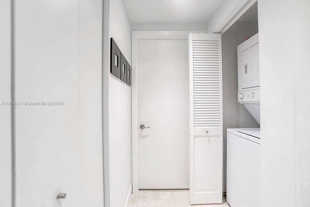 1331 Brickell Bay Dr #906, Miami FL 33131