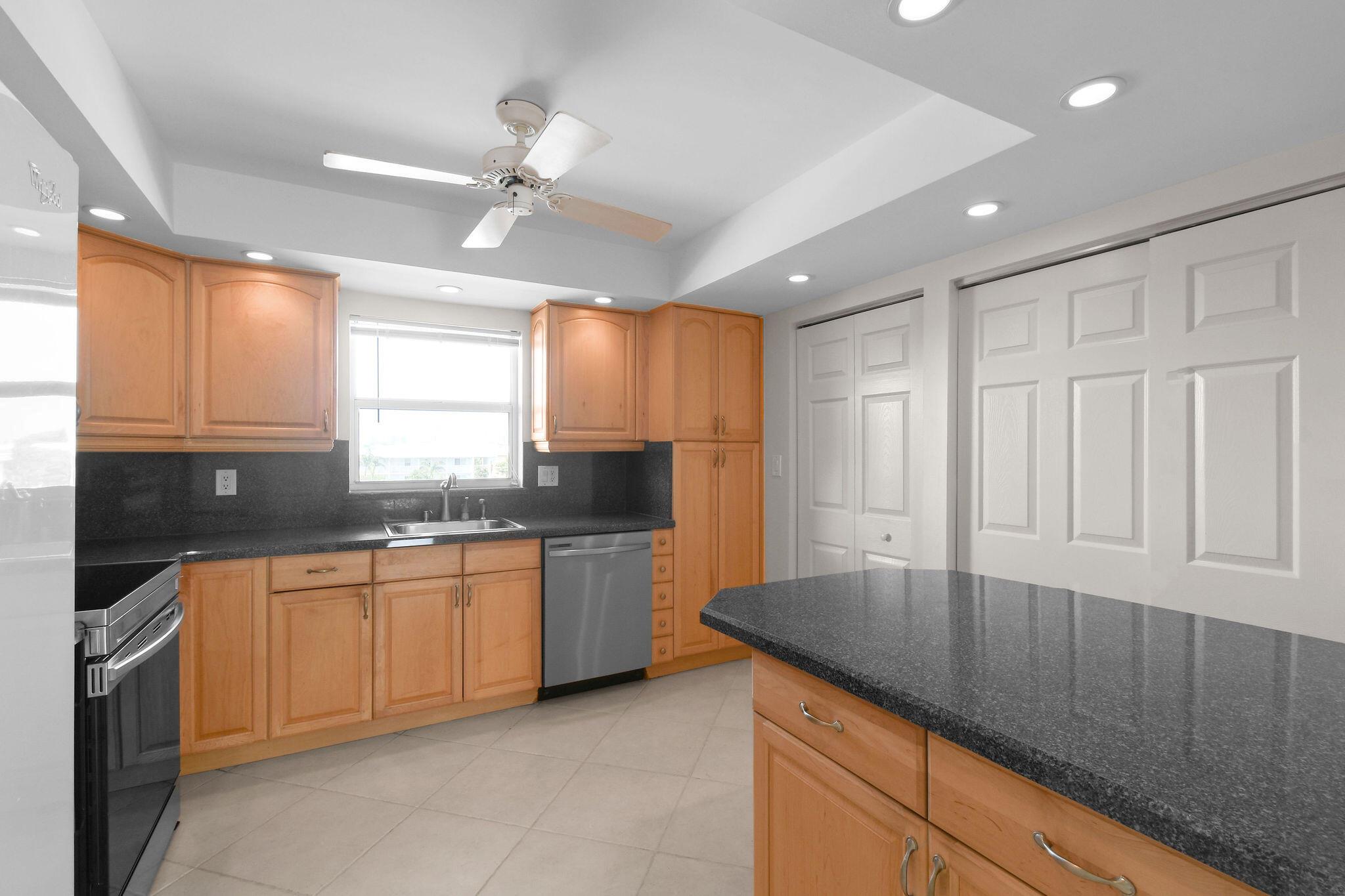 Photo 10 of home located at 801 Lake Shore Drive 419, Lake Park FL