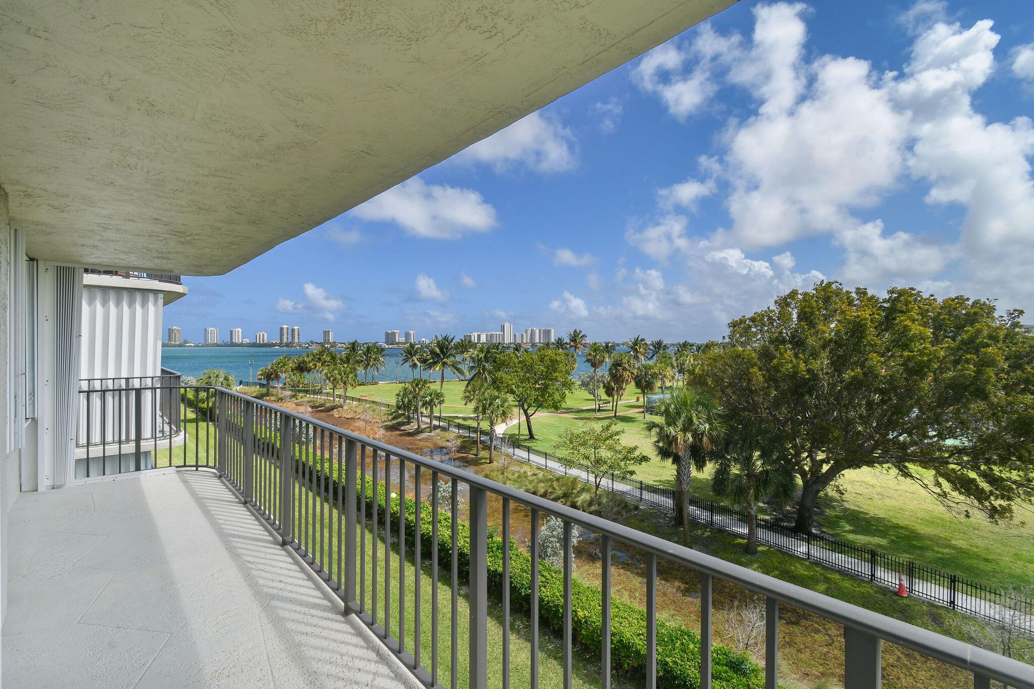 Photo 5 of home located at 801 Lake Shore Drive 419, Lake Park FL