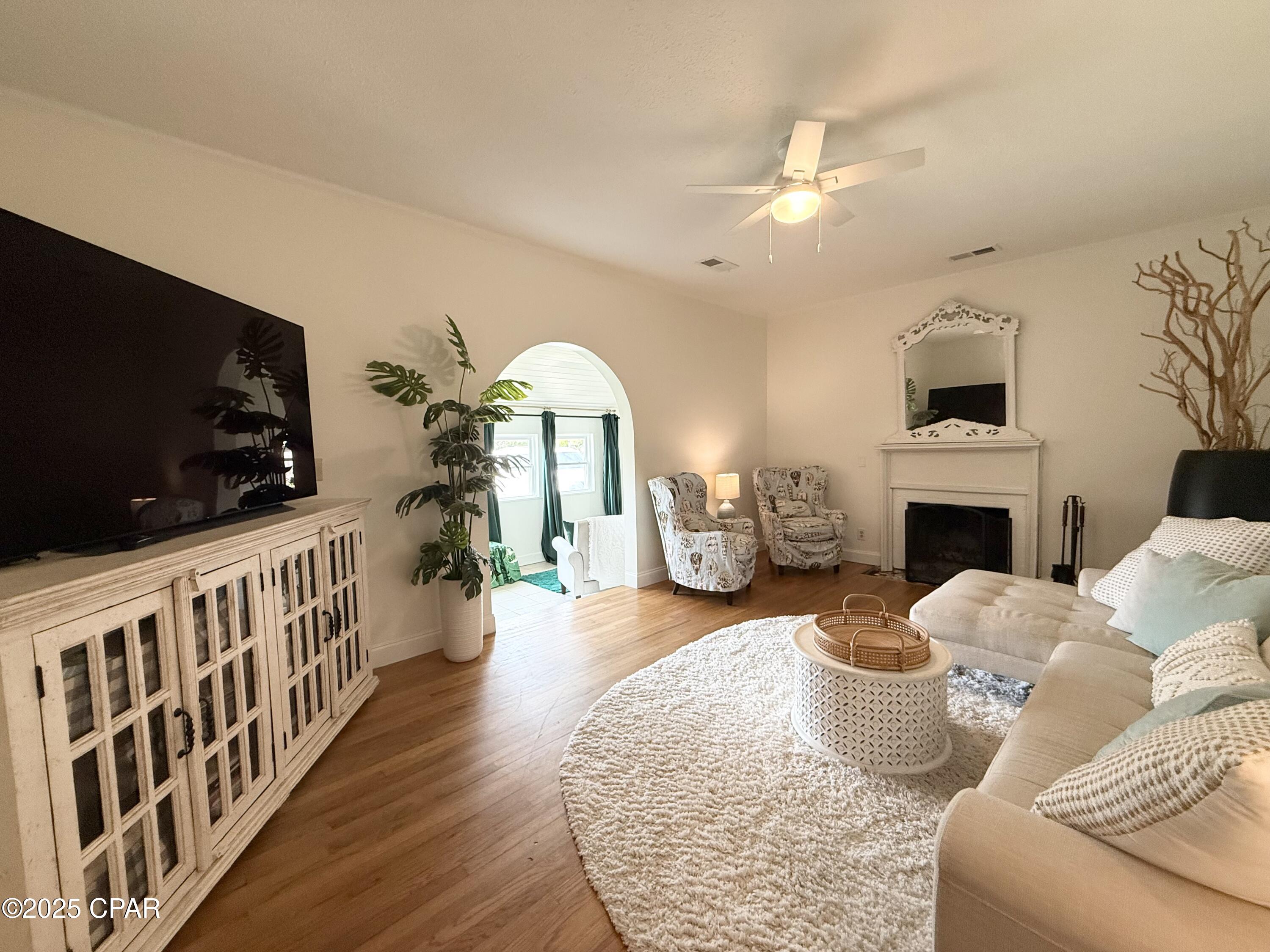 0jujfmvzw6m_hxi9ouuugm Cjt2egz 4wlfiicgqpkk