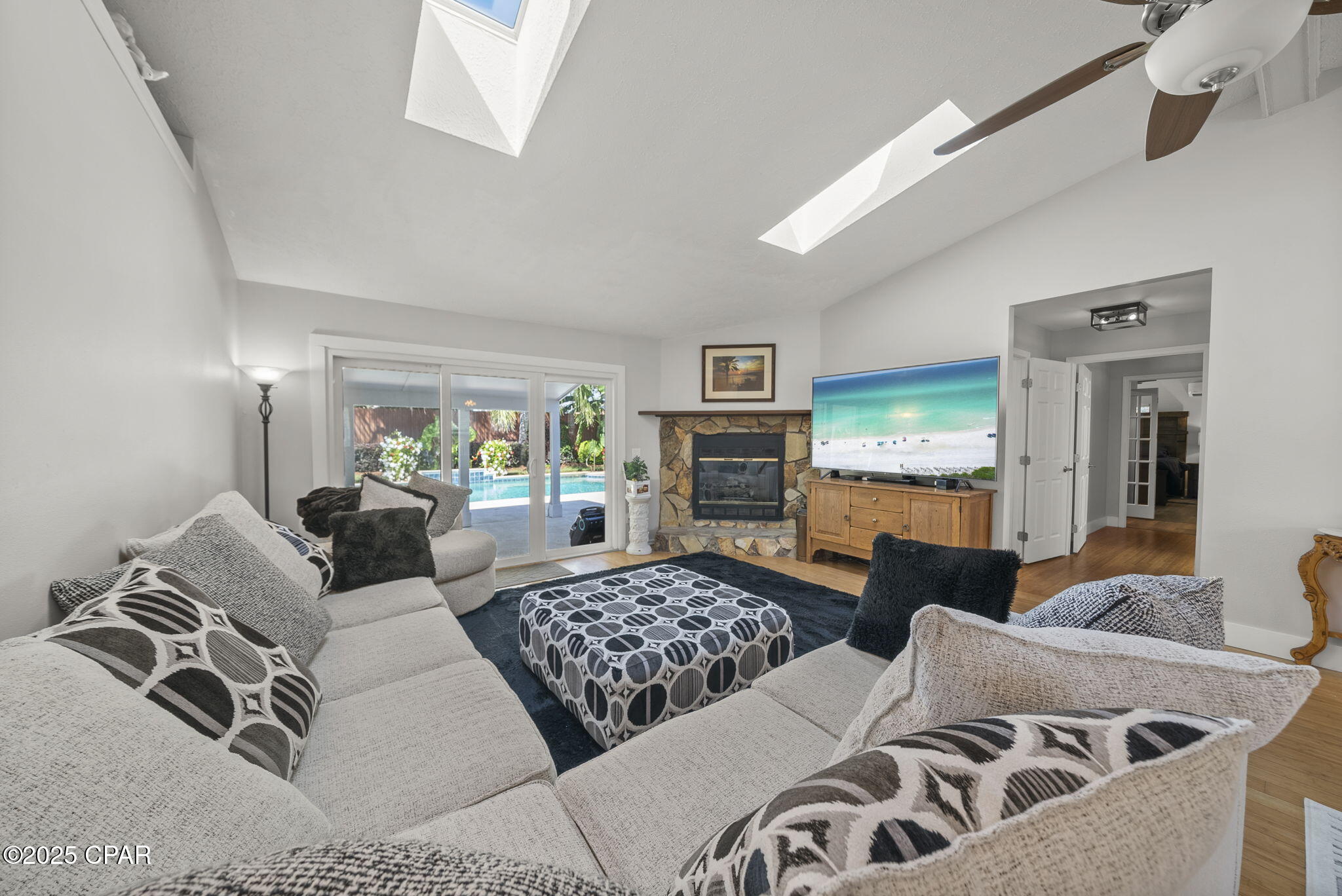 F8xuirqwr0ctqcimff_elpvy V33slqsjhitclrdl2a