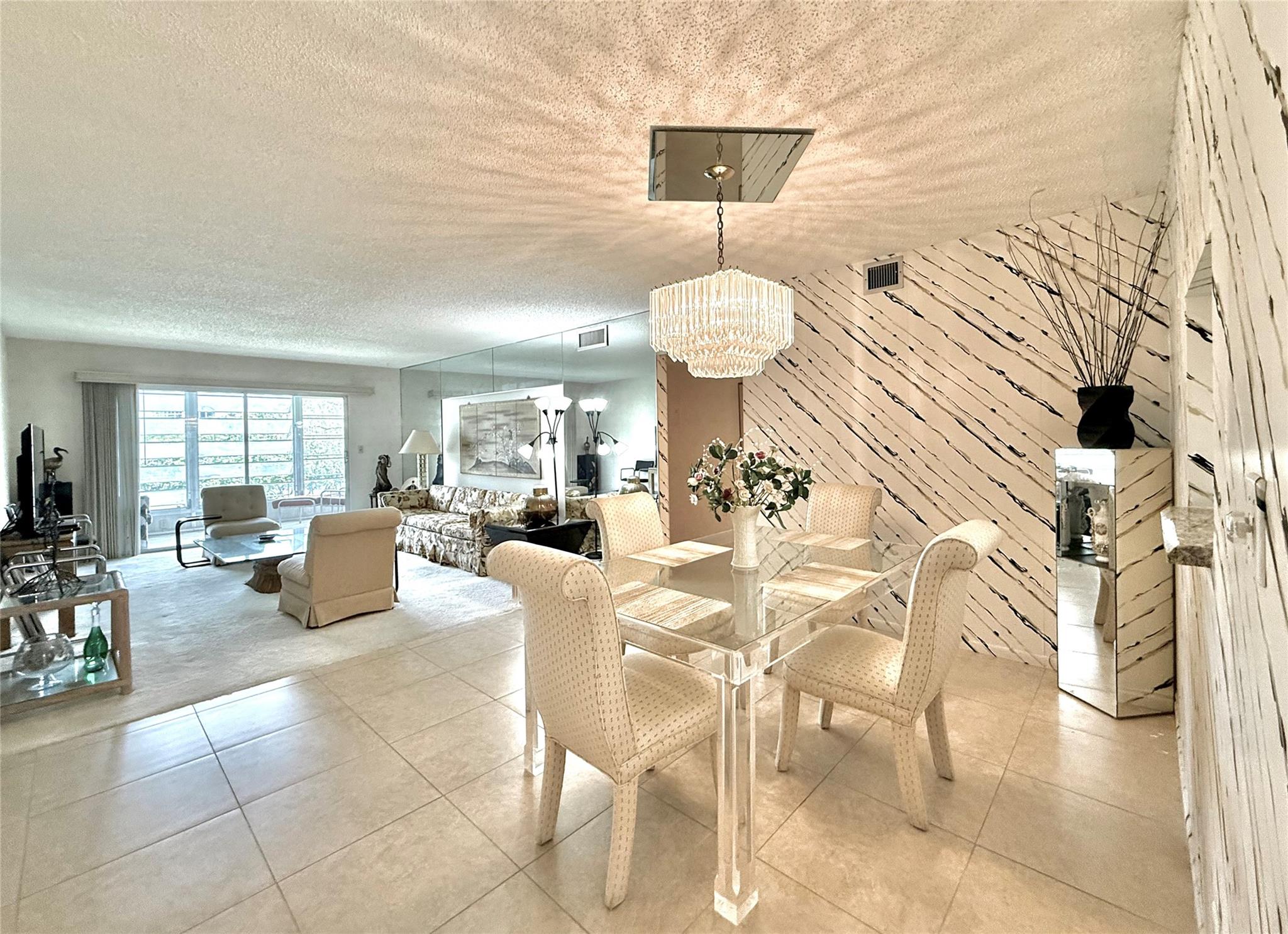 Photo 8 of home located at 2504 Antigua Ter D2, Coconut Creek FL