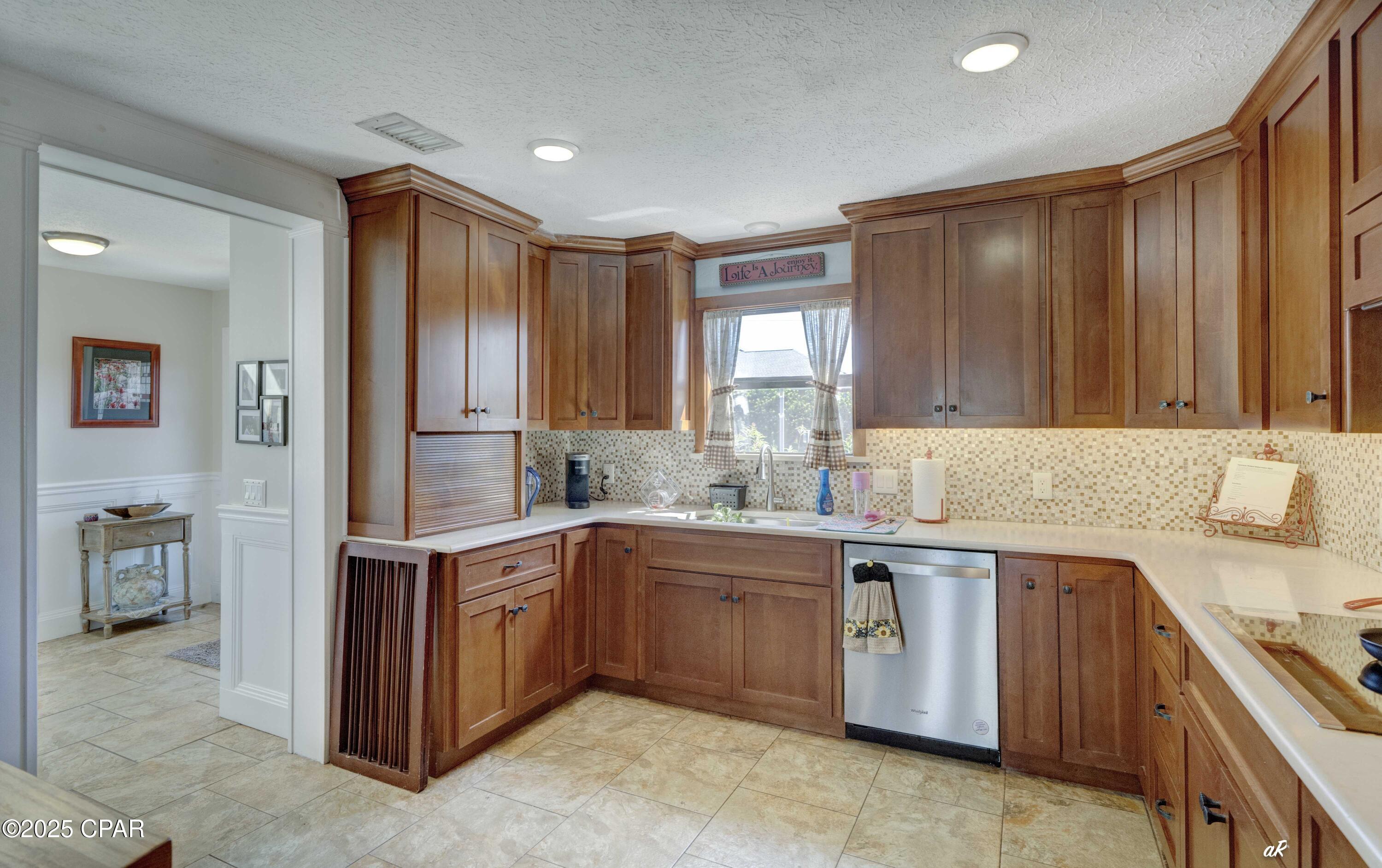 9v5hx9j_lr9kytbuidcclowry1nrb8jmrdijaxkff_4