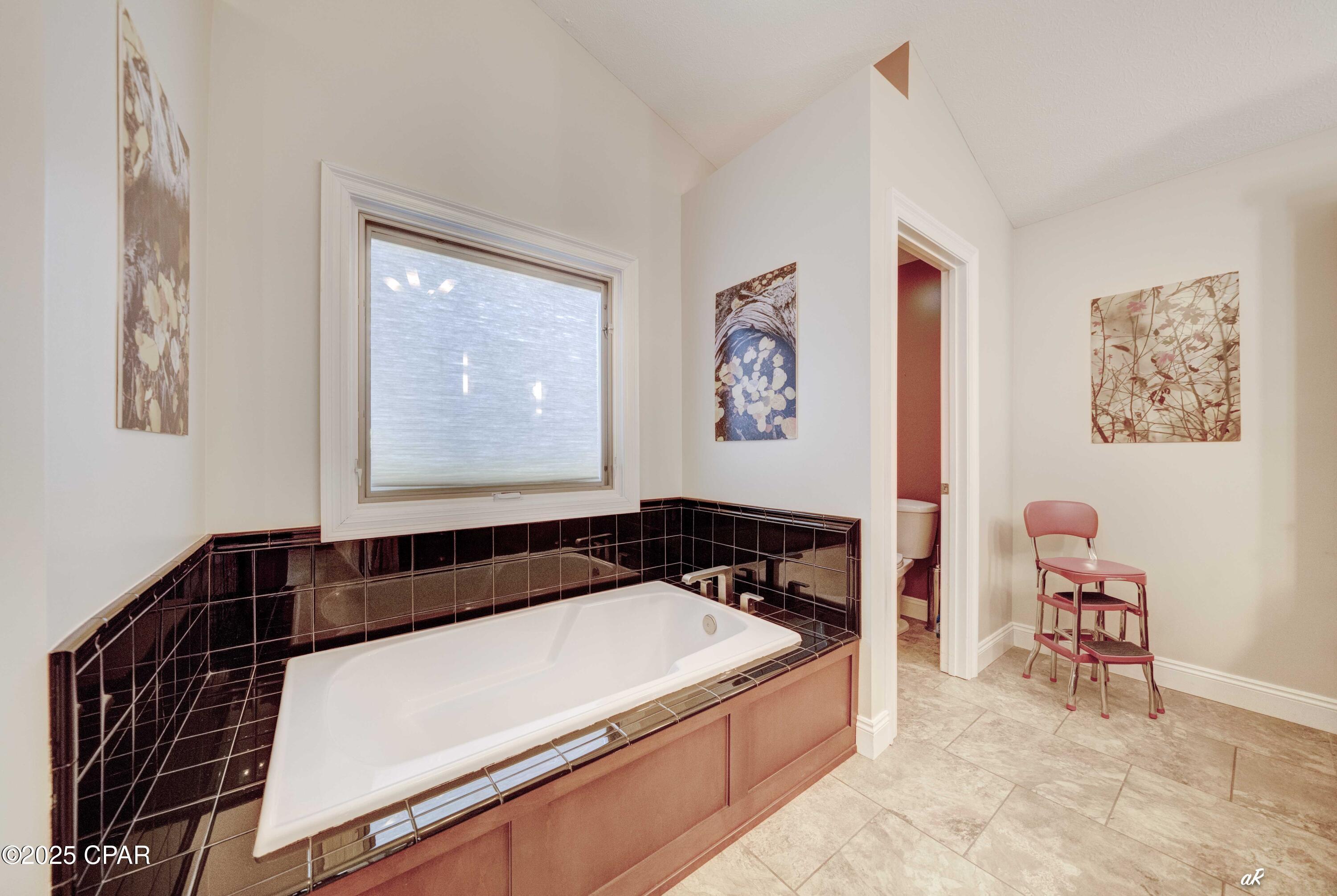 Lq251uxeia851tmnbvzkxq_vmxdmrak_jvj90bonl4q