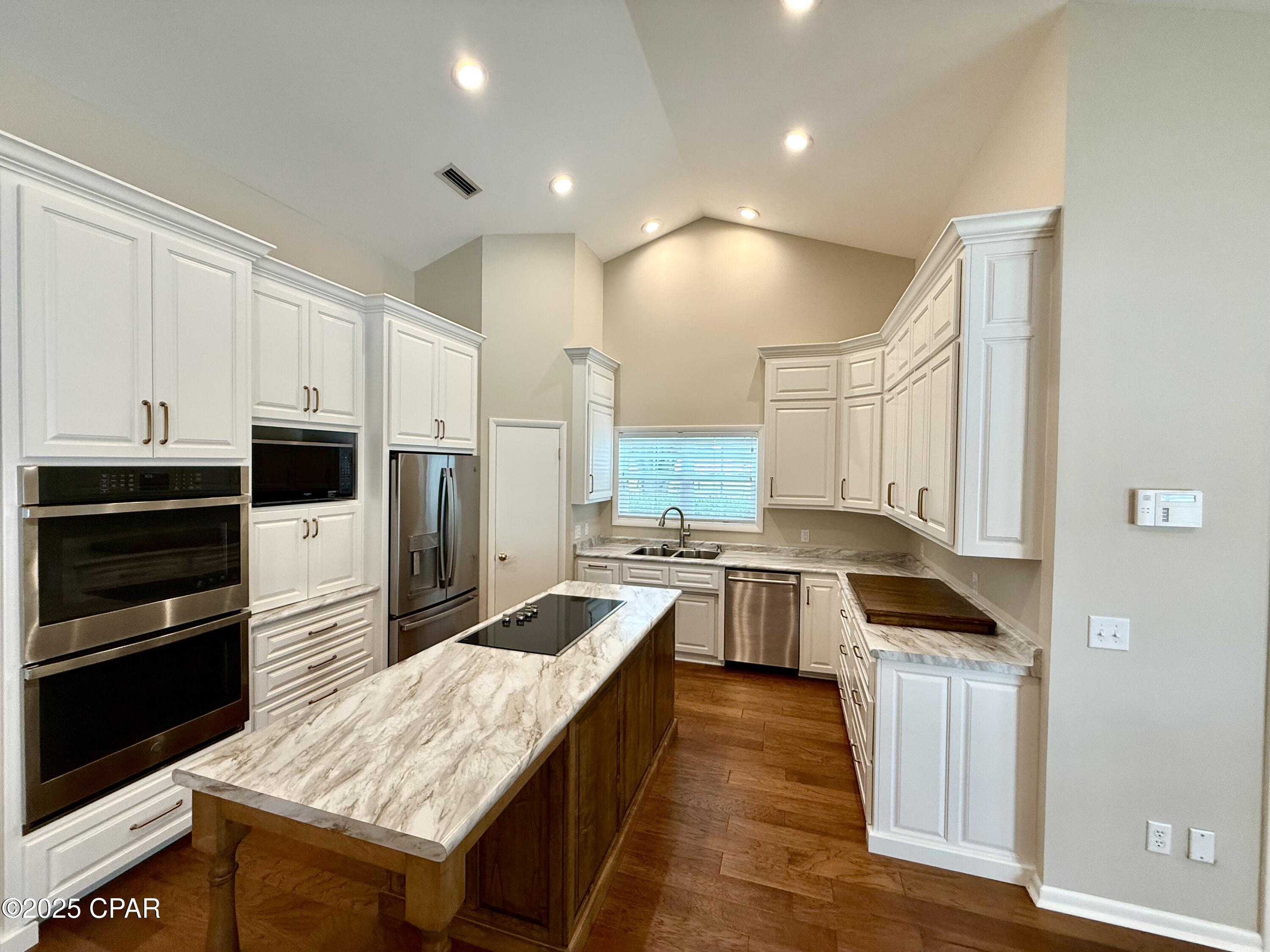 Bikgf7f7z 1eucfwb2wpzzmi2efo2lnfm8xqxwuyxie