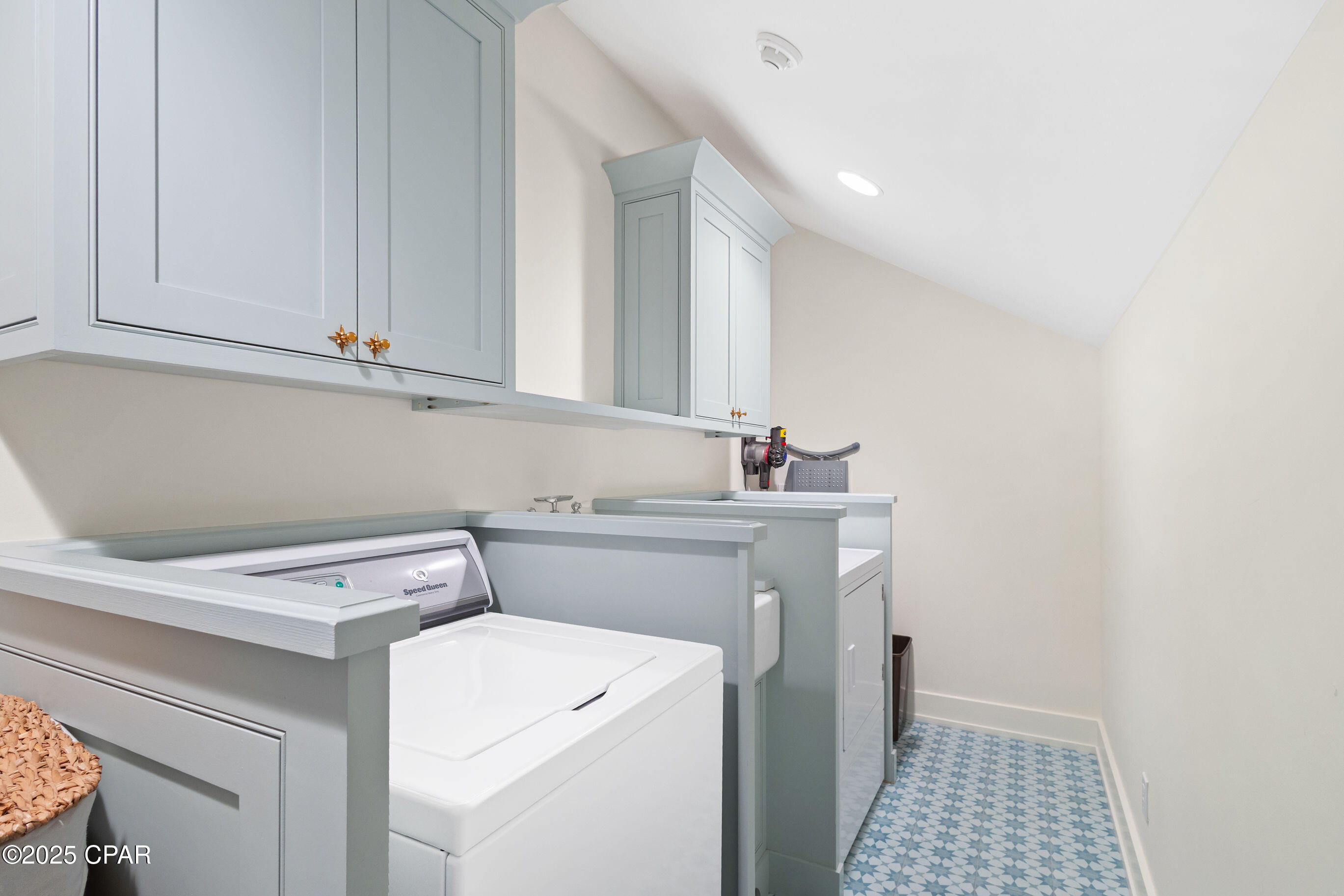 Kpwbxbw3_tyids70wu7nkeazqmo_lhercjakunjuqva