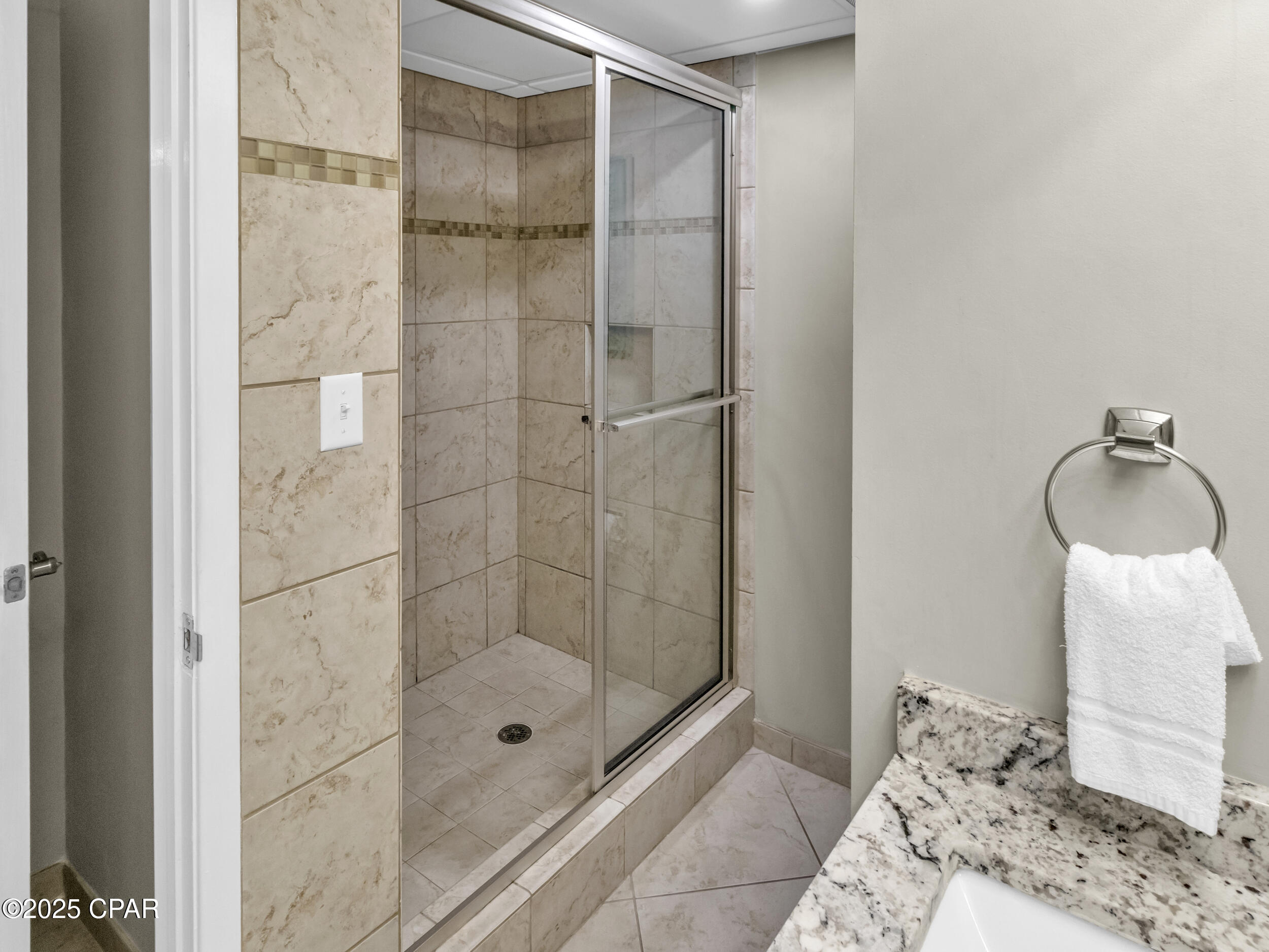 Jrm92zrjou5zxzojl5vw Upborh3rlff6or1p_5spr0