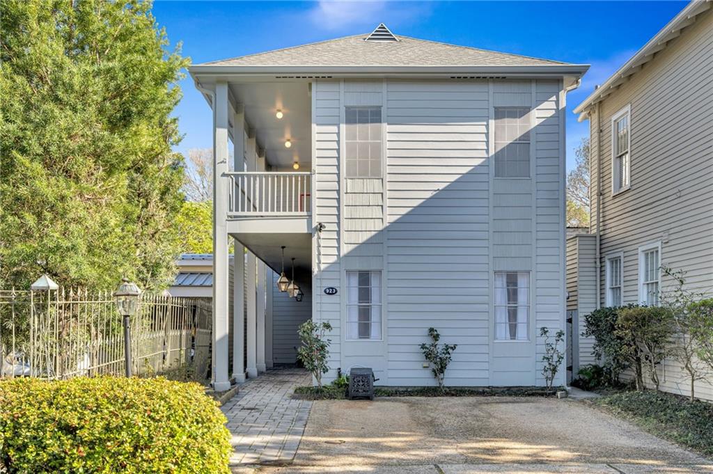 923 SHORT Street